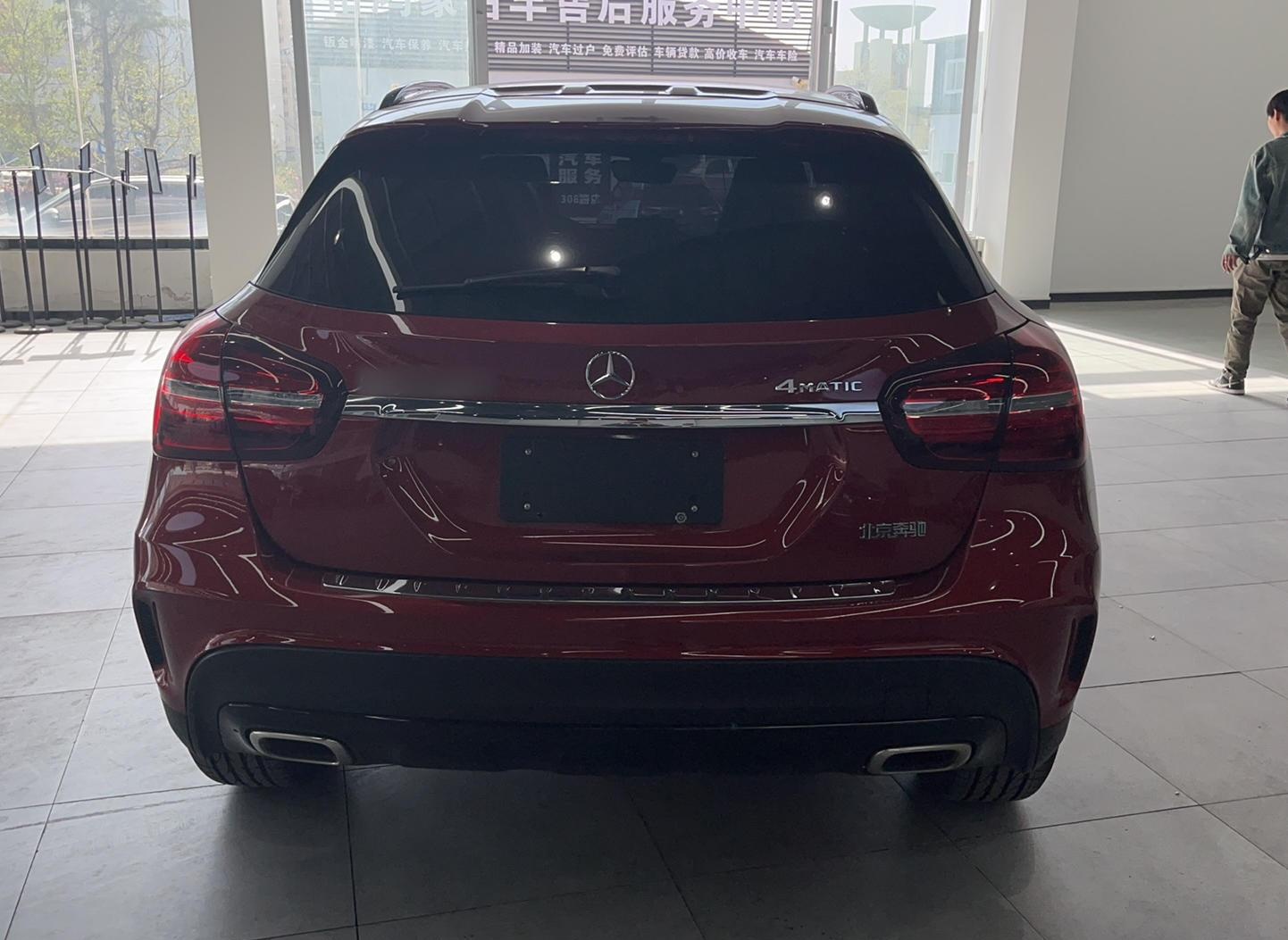 奔驰GLA级 2018款 GLA 220 4MATIC 运动型