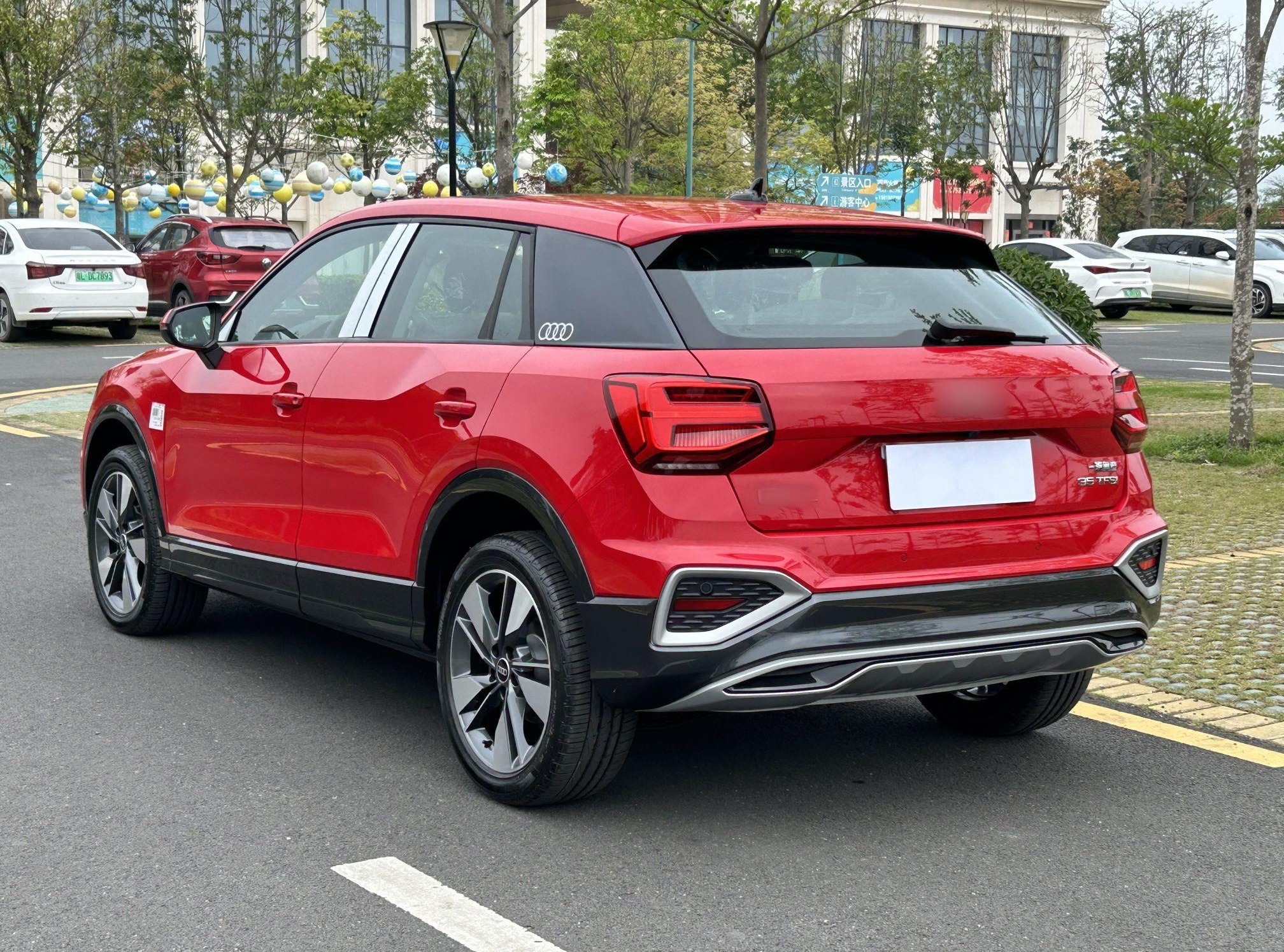 奥迪Q2L 2022款 35 TFSI 时尚致雅型