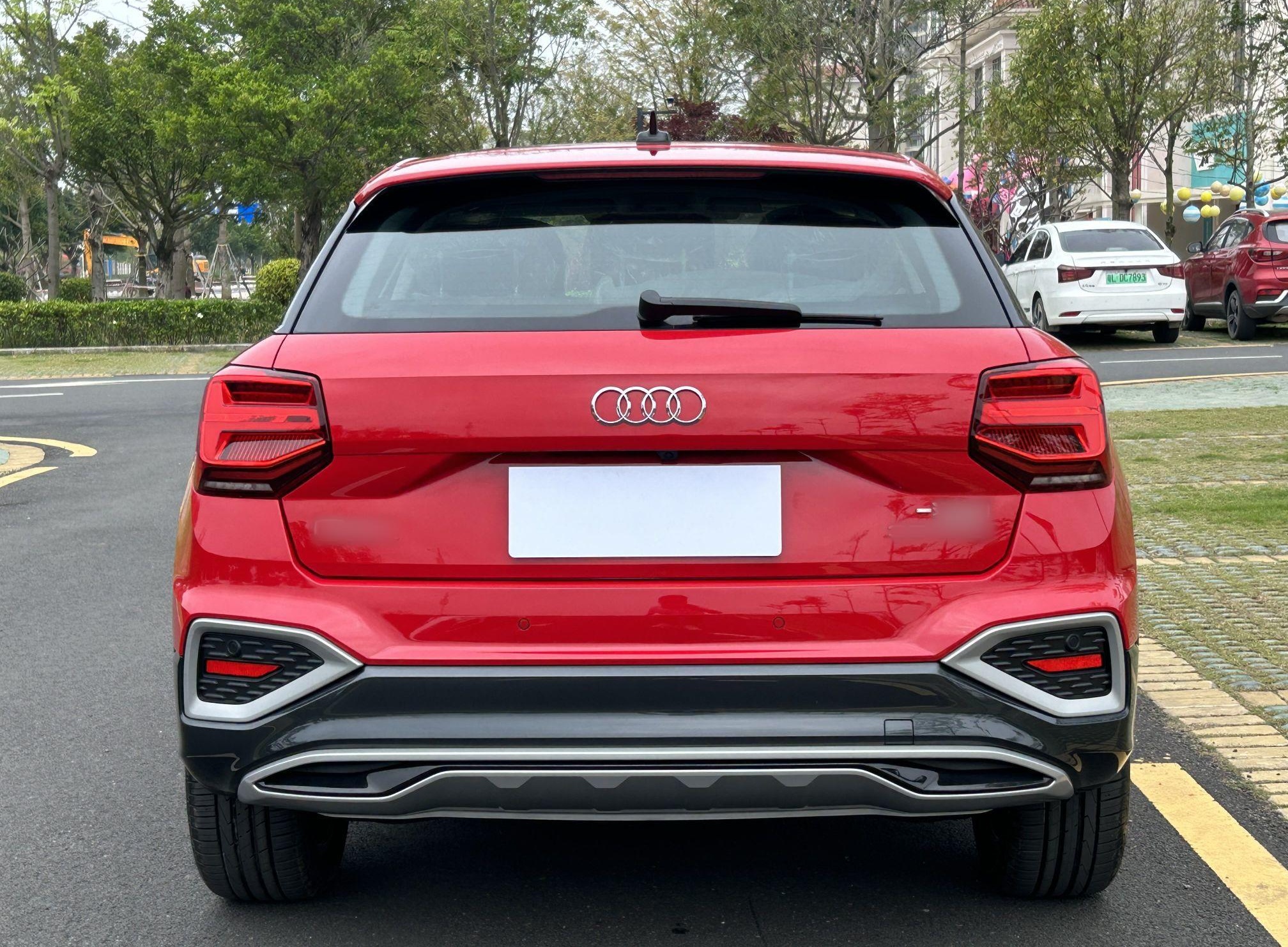 奥迪Q2L 2022款 35 TFSI 时尚致雅型