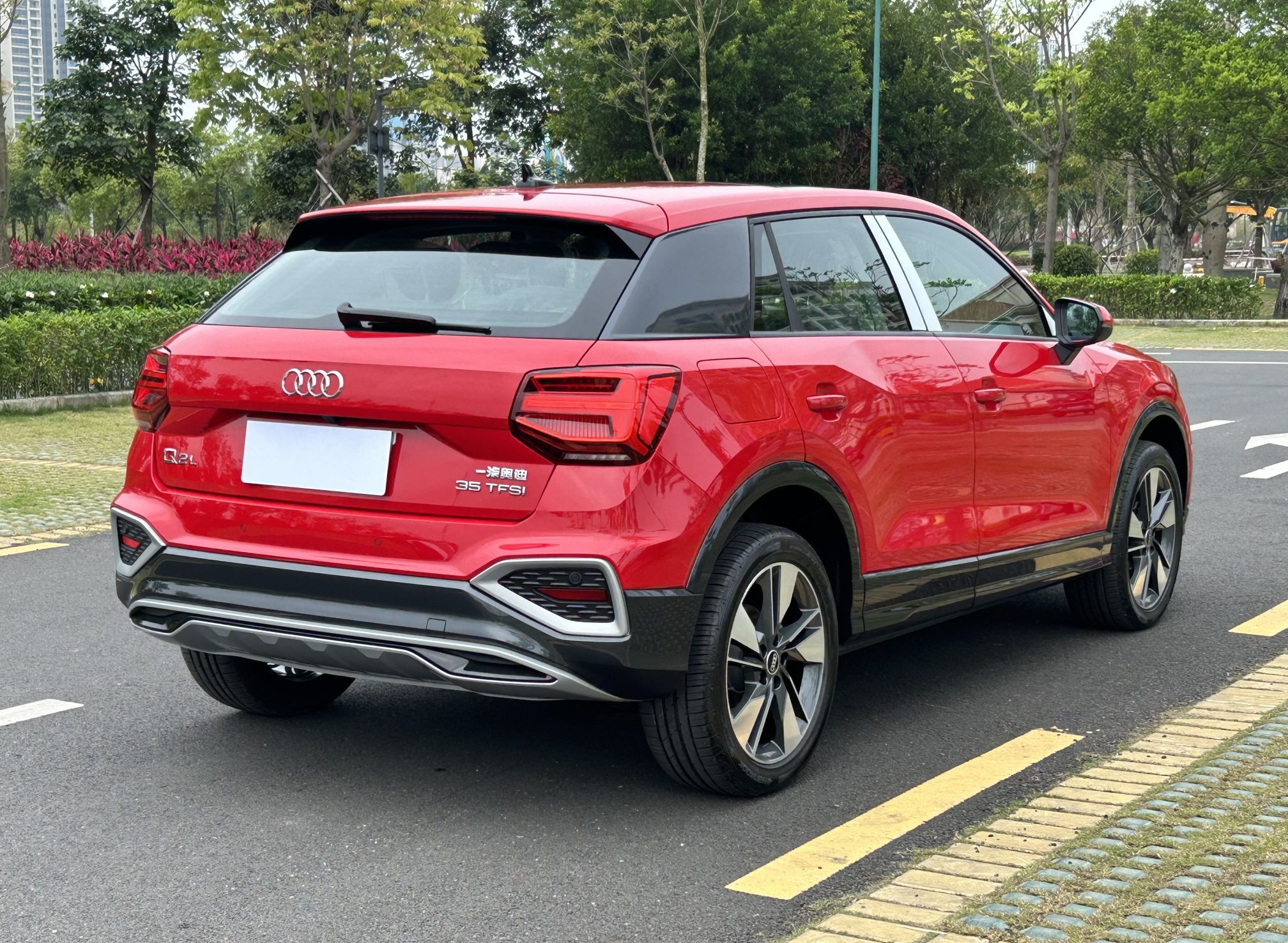 奥迪Q2L 2022款 35 TFSI 时尚致雅型