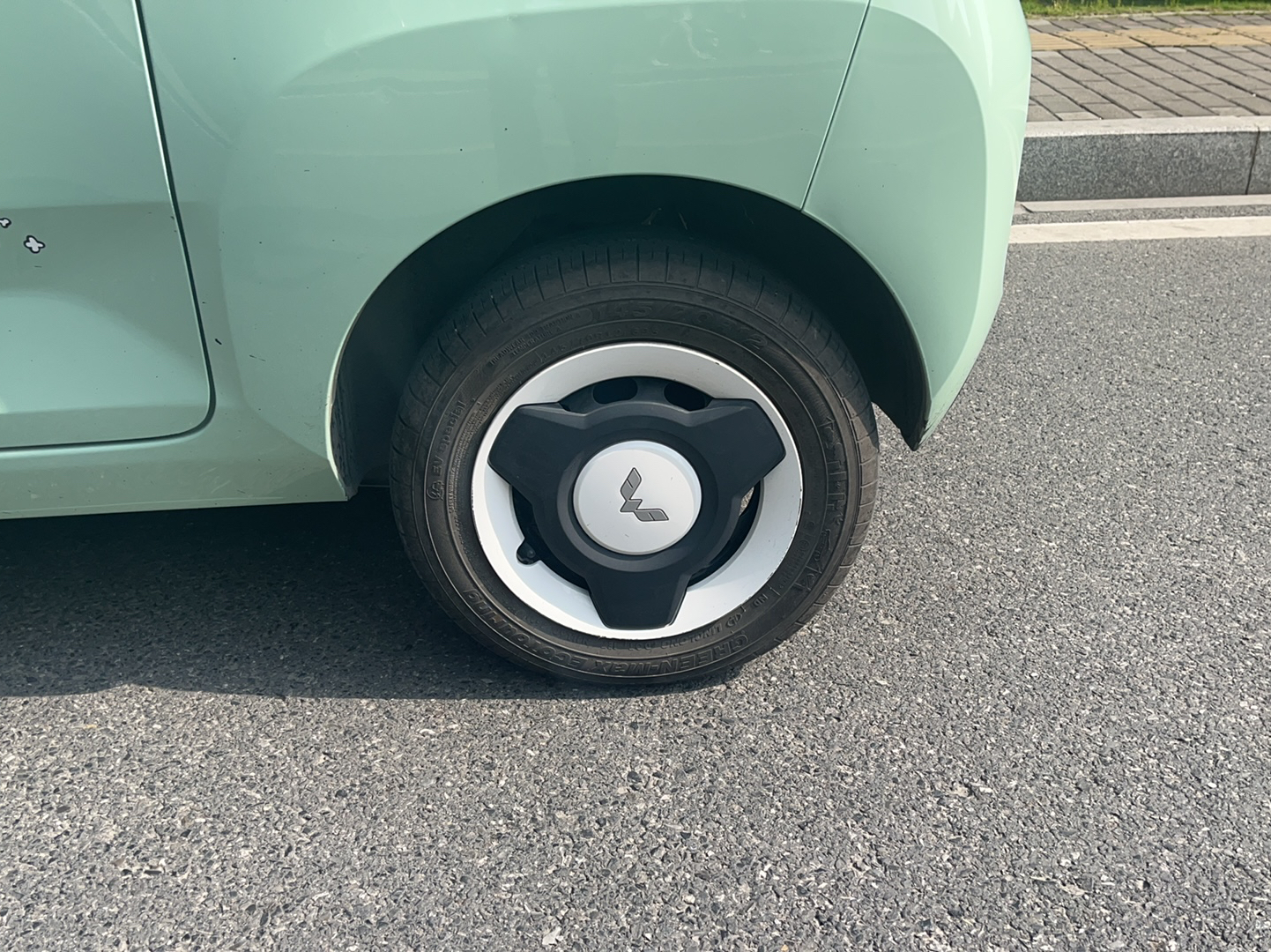 五菱汽车 宏光MINI EV 2021款 马卡龙臻享款 磷酸铁锂