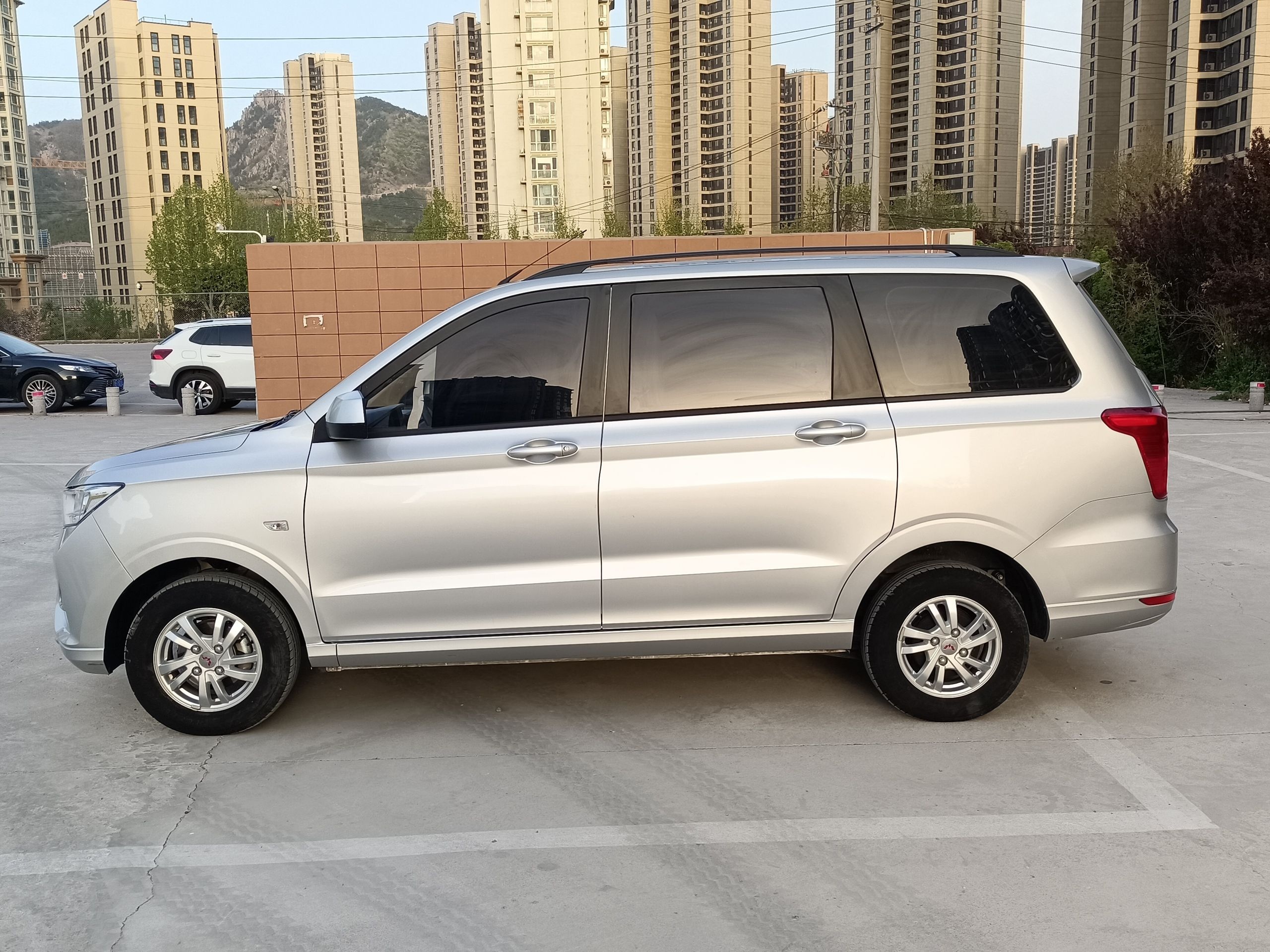 五菱汽车 五菱宏光 2021款 1.5L S舒适型LAR