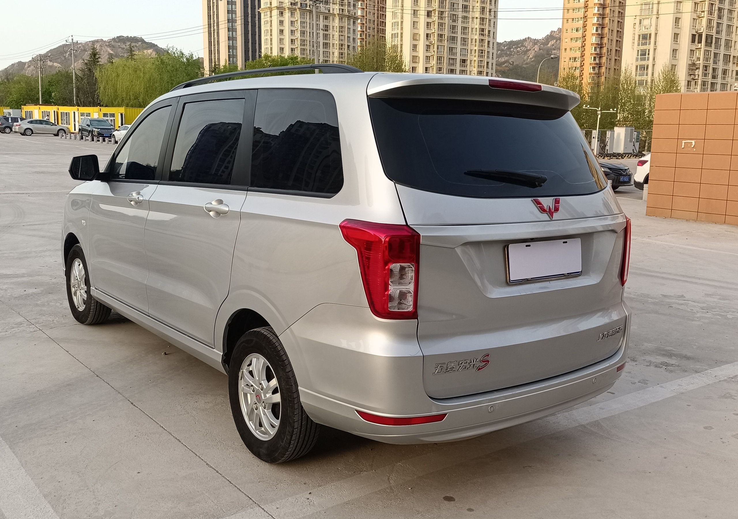 五菱汽车 五菱宏光 2021款 1.5L S舒适型LAR