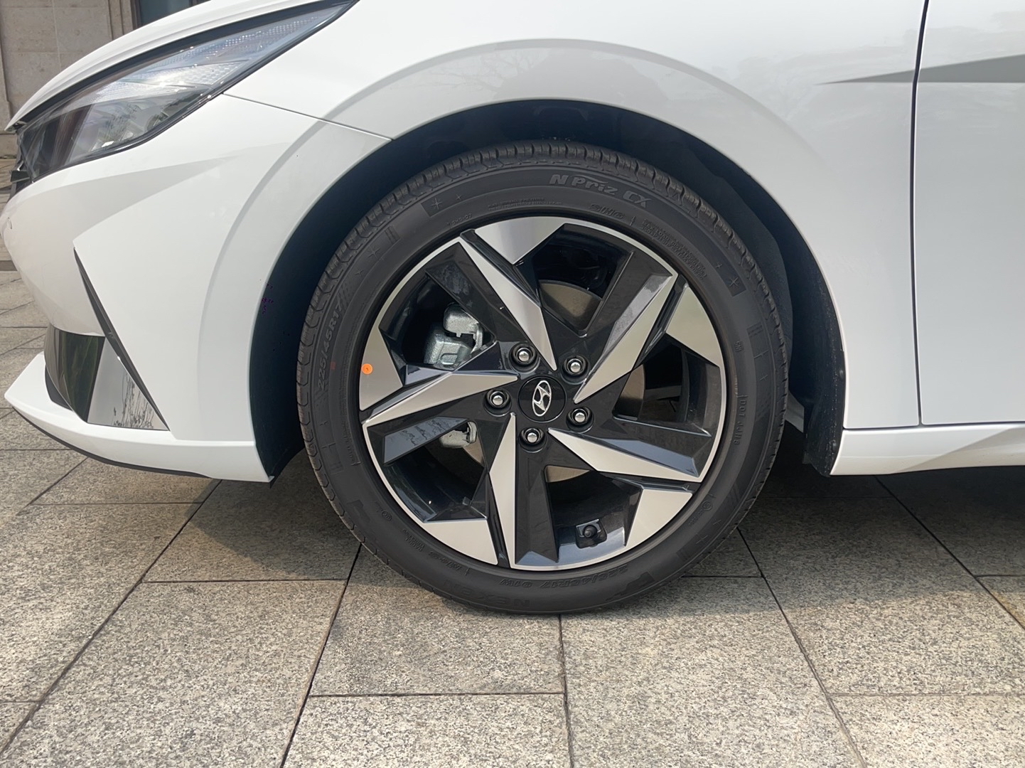 现代 伊兰特 2022款 1.5L CVT LUX尊贵版