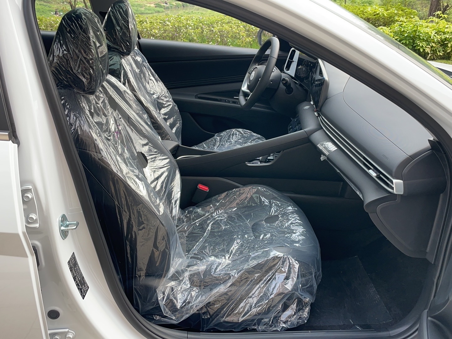 现代 伊兰特 2022款 1.5L CVT LUX尊贵版