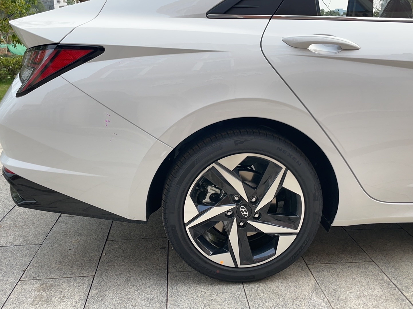 现代 伊兰特 2022款 1.5L CVT LUX尊贵版