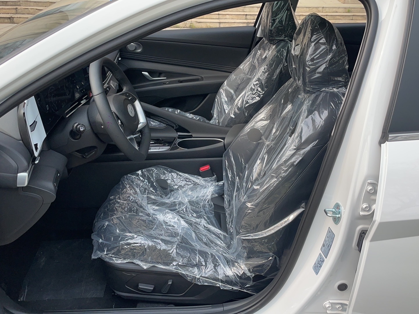 现代 伊兰特 2022款 1.5L CVT LUX尊贵版