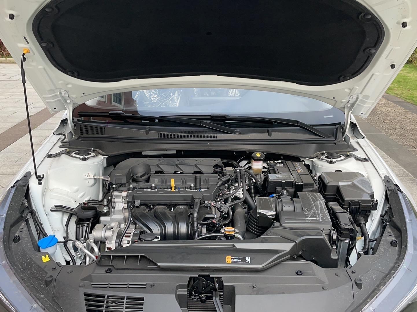 现代 伊兰特 2022款 1.5L CVT LUX尊贵版