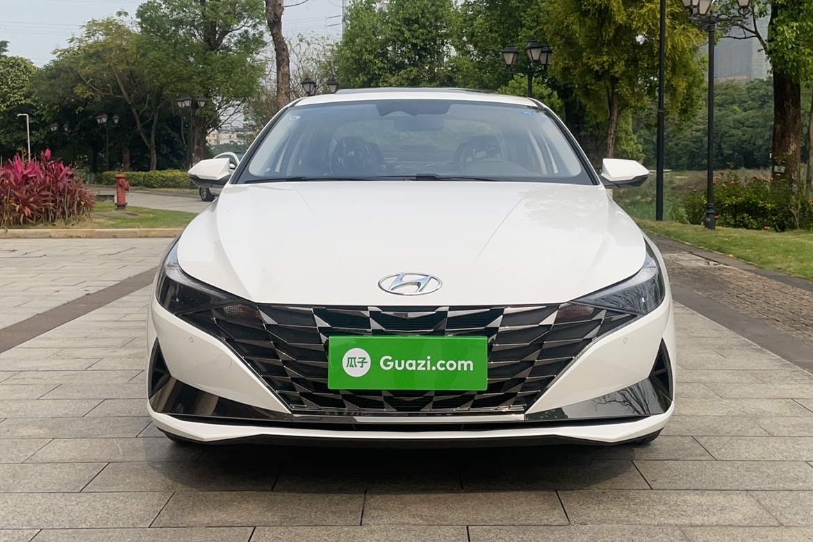 现代 伊兰特 2022款 1.5L CVT LUX尊贵版