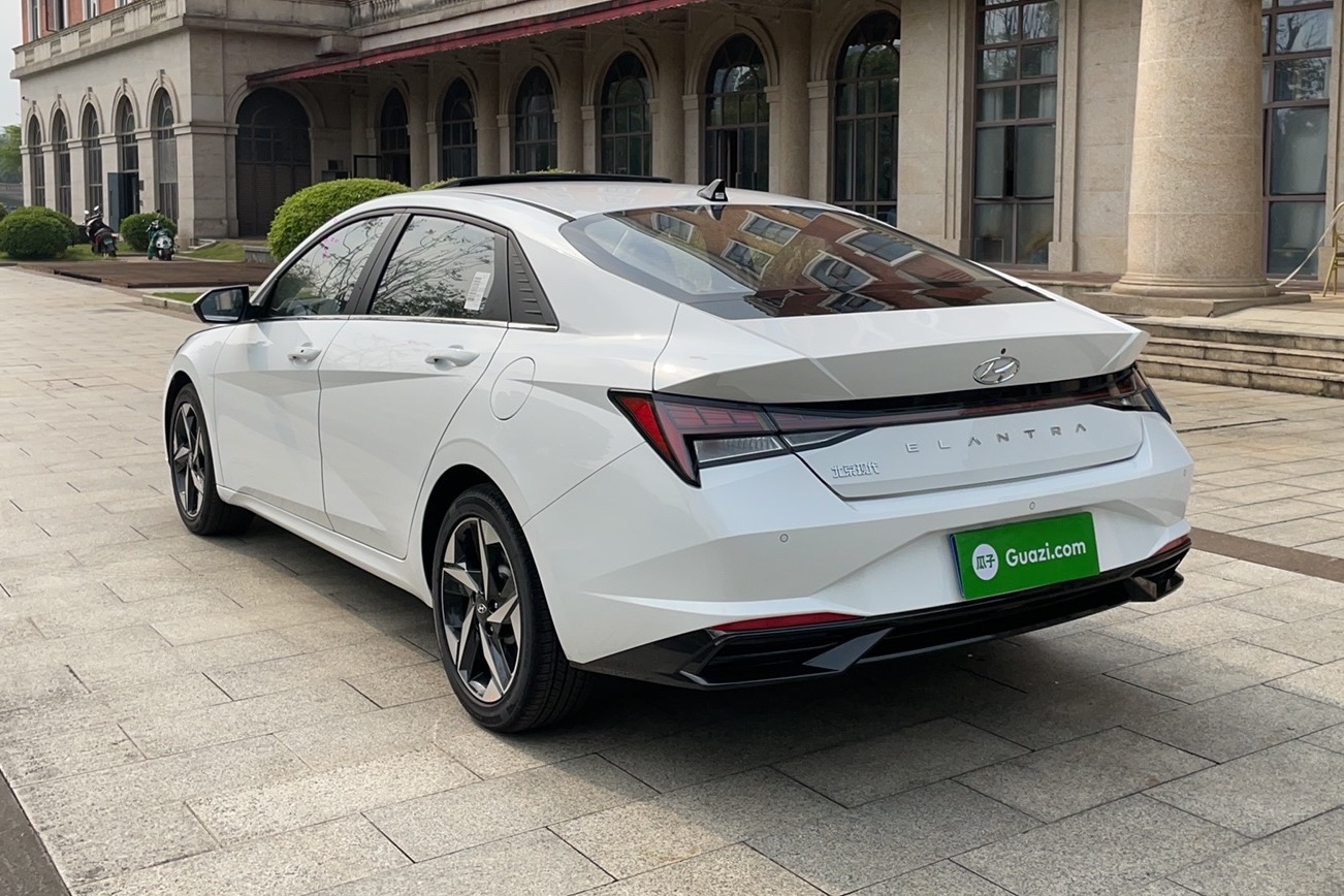 现代 伊兰特 2022款 1.5L CVT LUX尊贵版