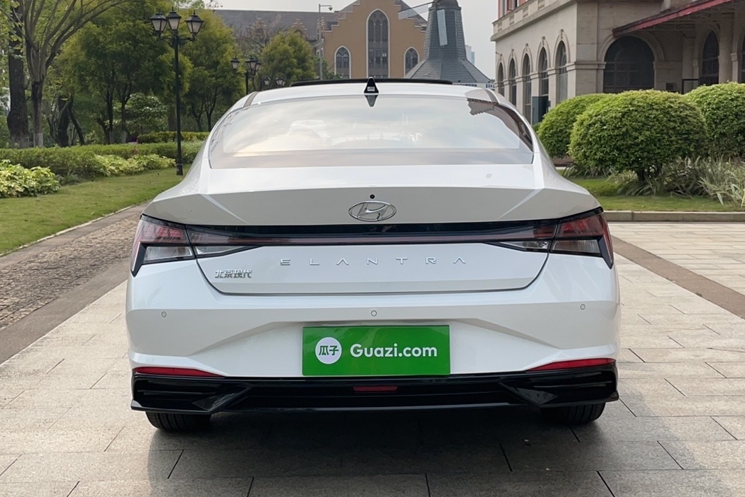 现代 伊兰特 2022款 1.5L CVT LUX尊贵版