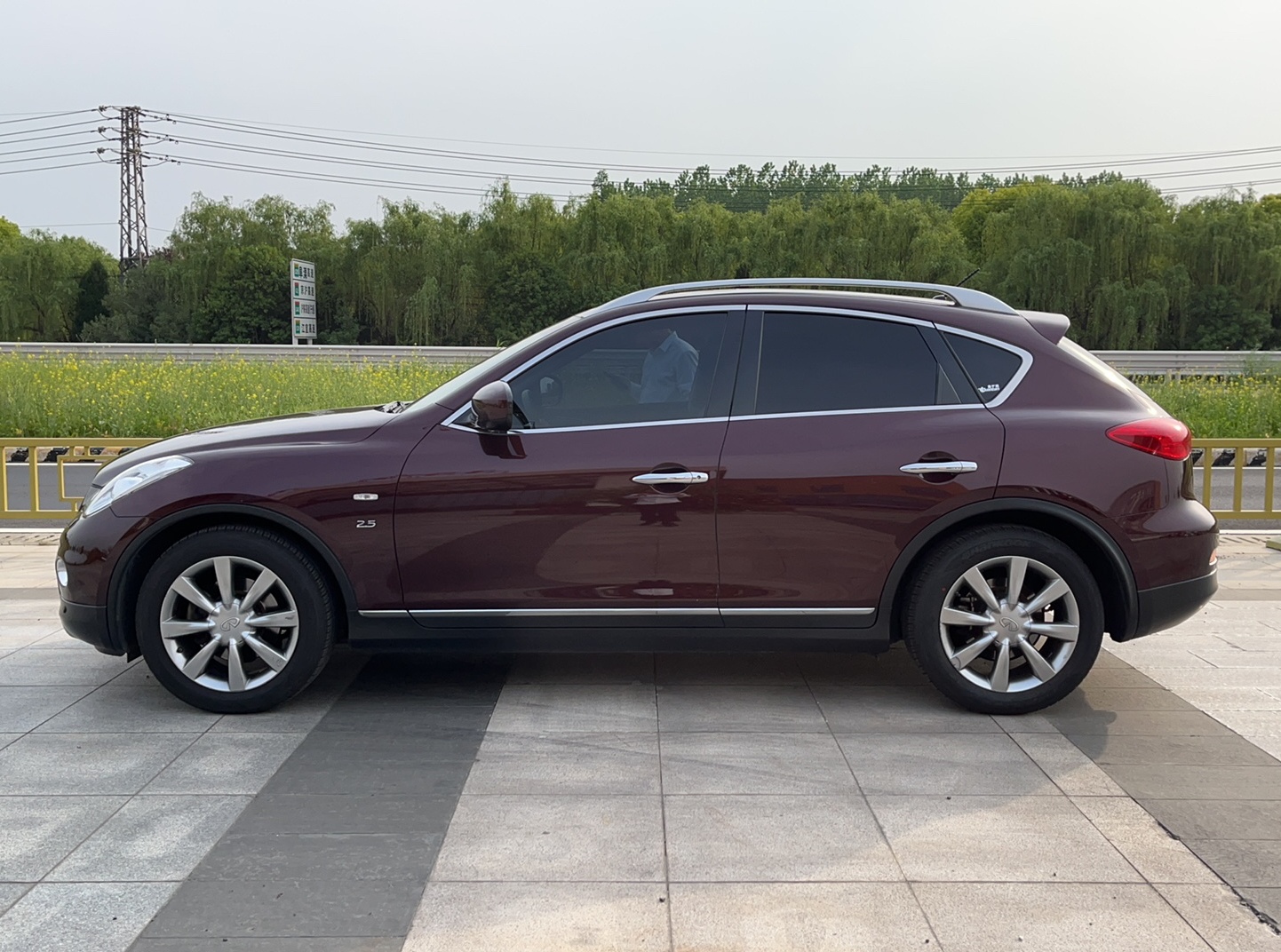 英菲尼迪QX50 2013款 2.5L 两驱优雅版(进口)