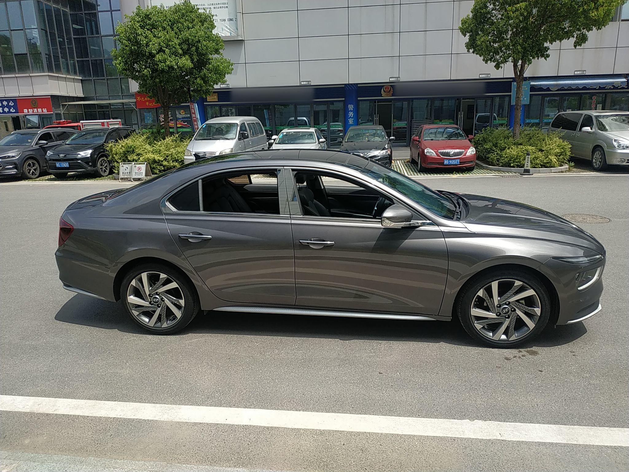 现代 名图 2021款 1.8L CVT LUX尊贵版