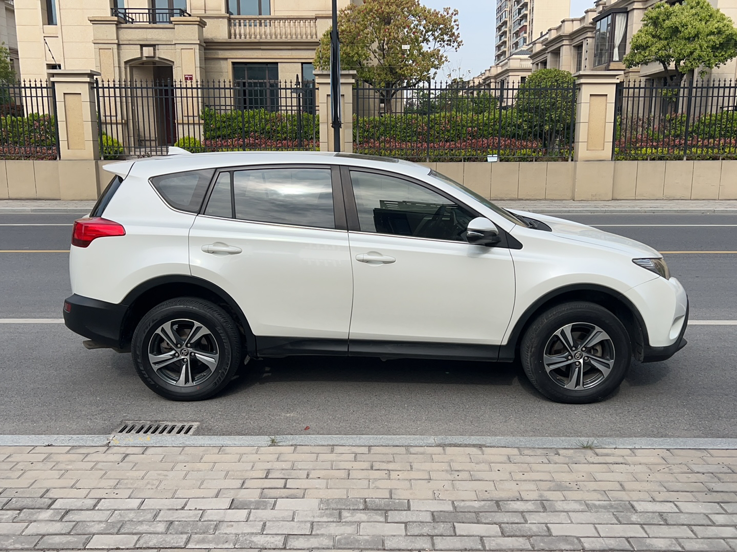 丰田 RAV4 2015款 2.0L CVT两驱风尚版