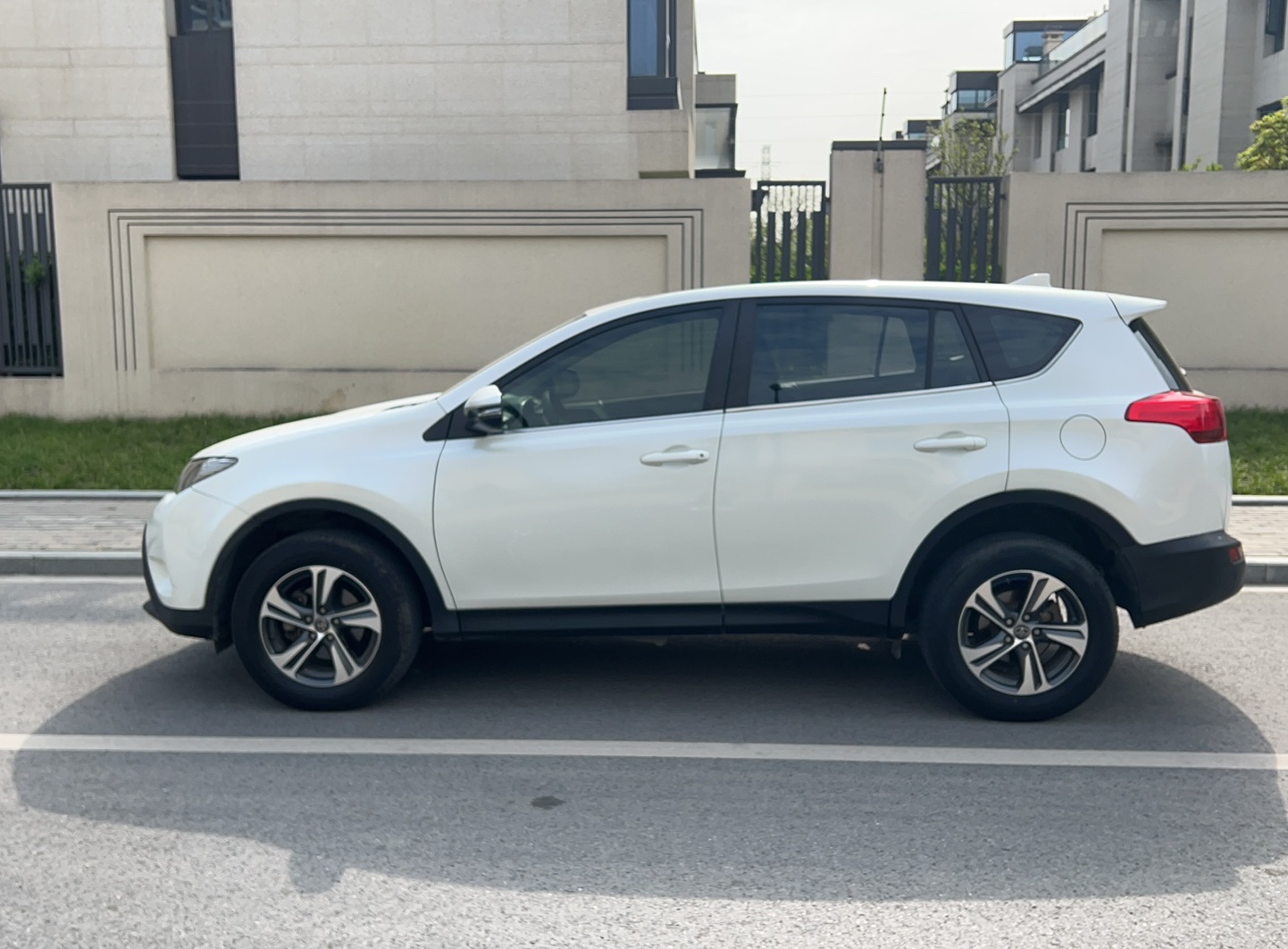 丰田 RAV4 2015款 2.0L CVT两驱风尚版