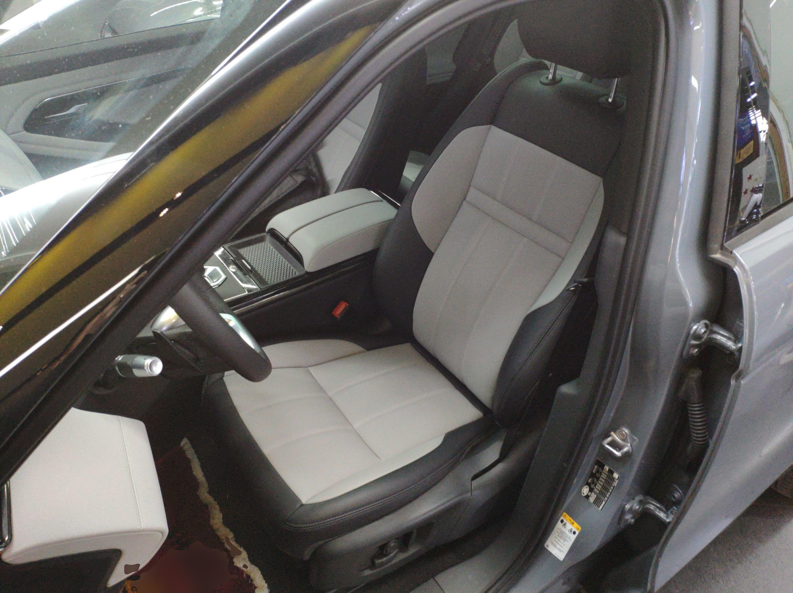 路虎 揽胜极光 2020款 249PS R-DYNAMIC S 曜黑运动科技版