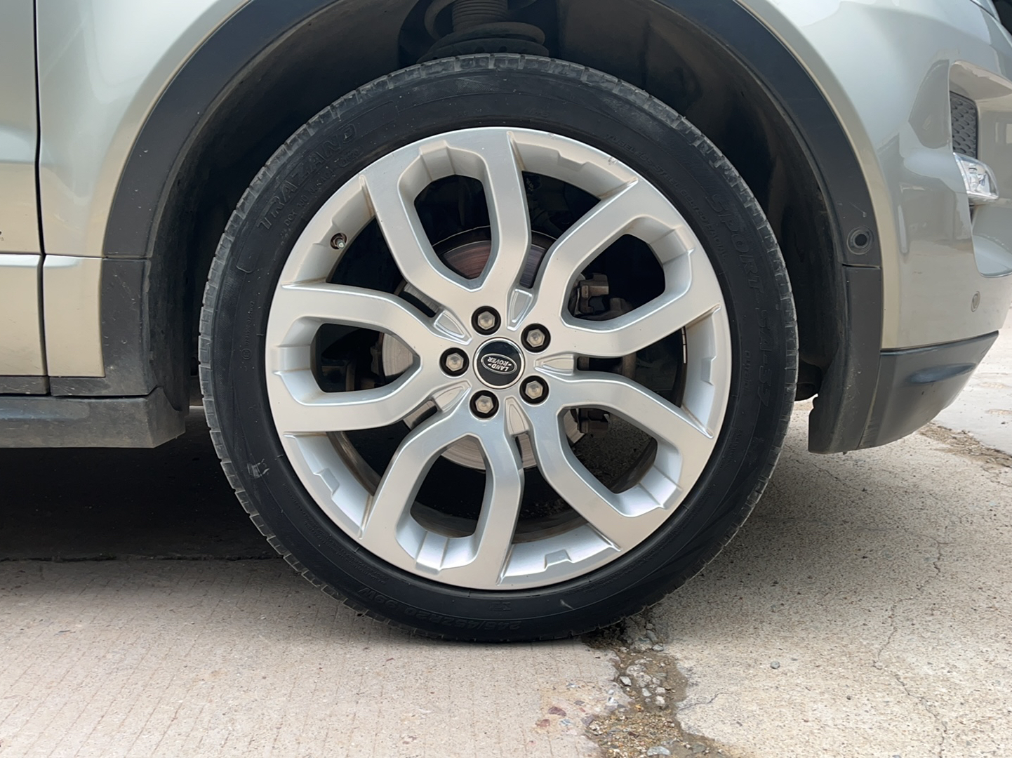 路虎 揽胜极光 2013款 2.0T 5门耀动版(进口)