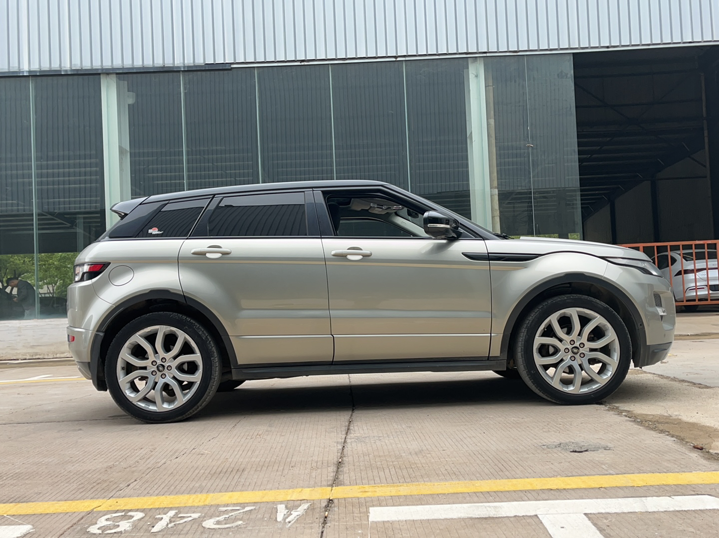 路虎 揽胜极光 2013款 2.0T 5门耀动版(进口)