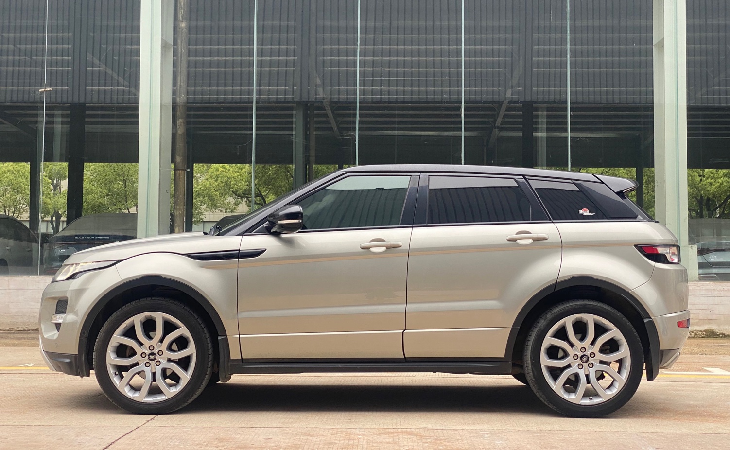 路虎 揽胜极光 2013款 2.0T 5门耀动版(进口)