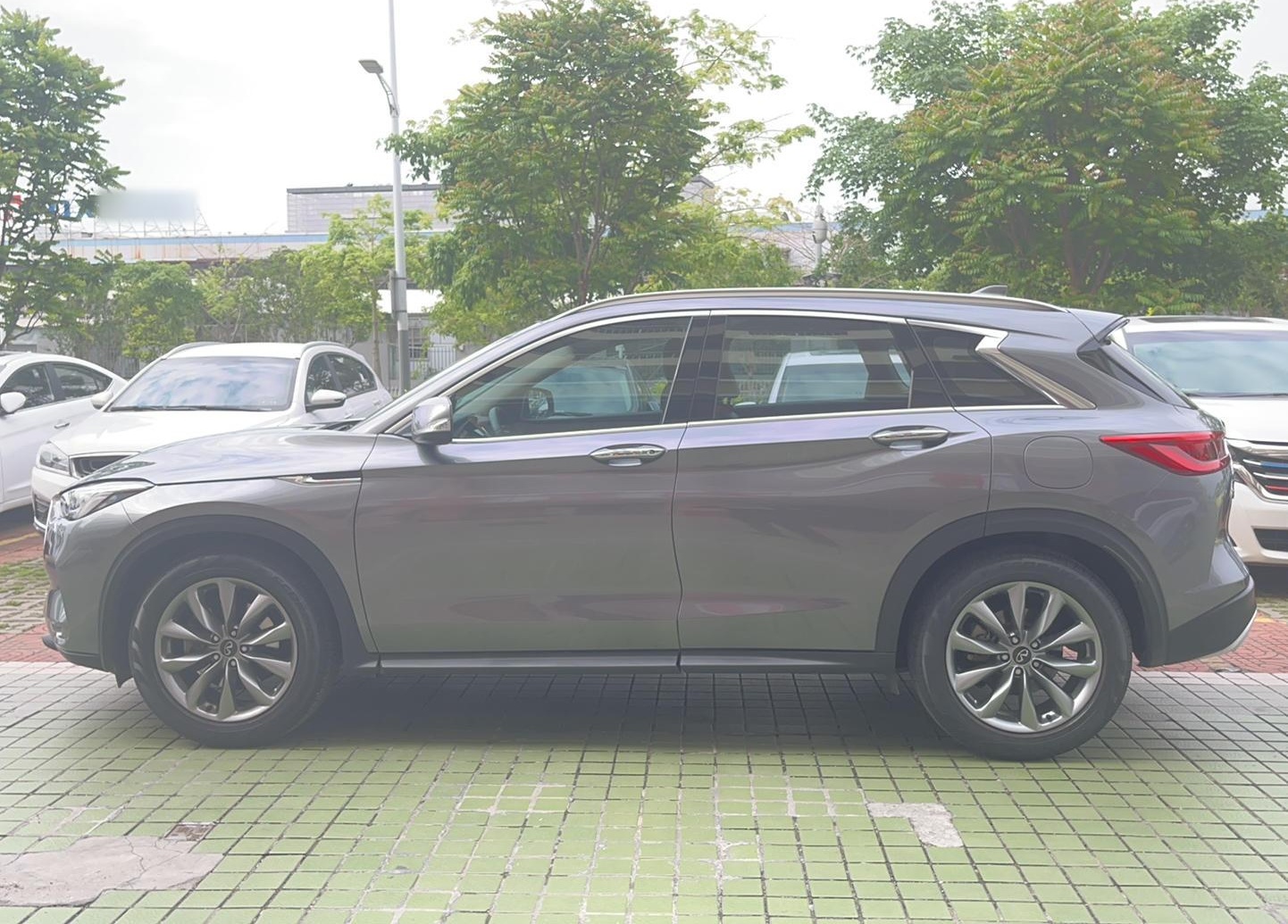 英菲尼迪QX50 2020款 2.0T 两驱时尚版