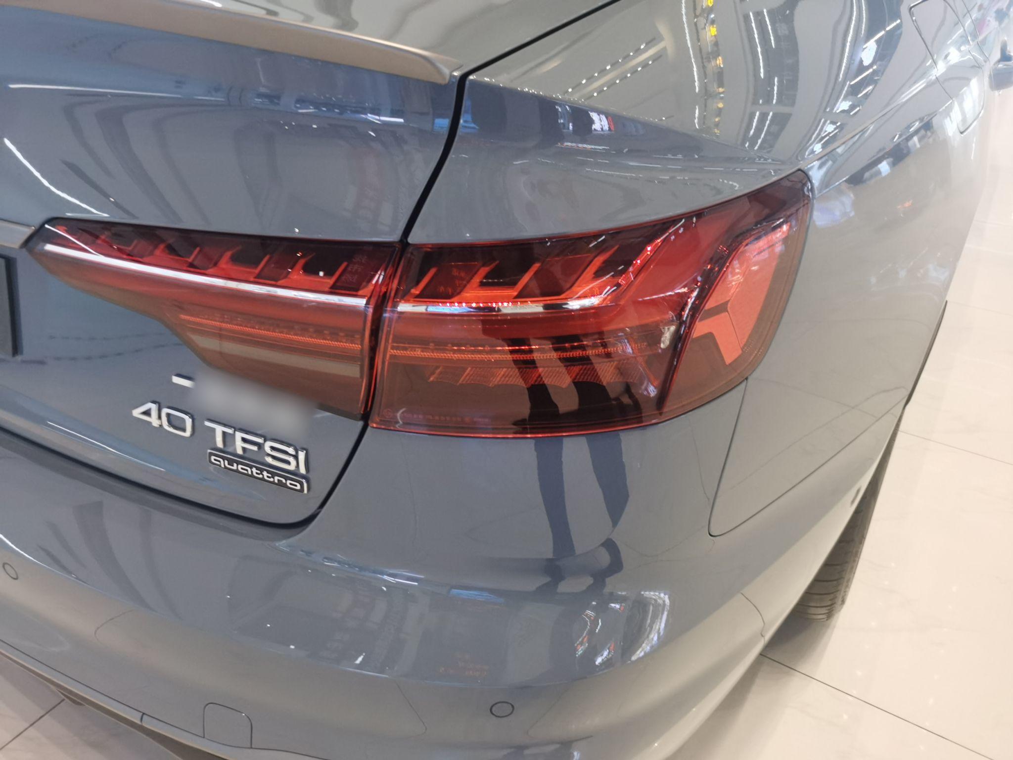 奥迪A4L 2022款 40 TFSI quattro RS套件燃速型