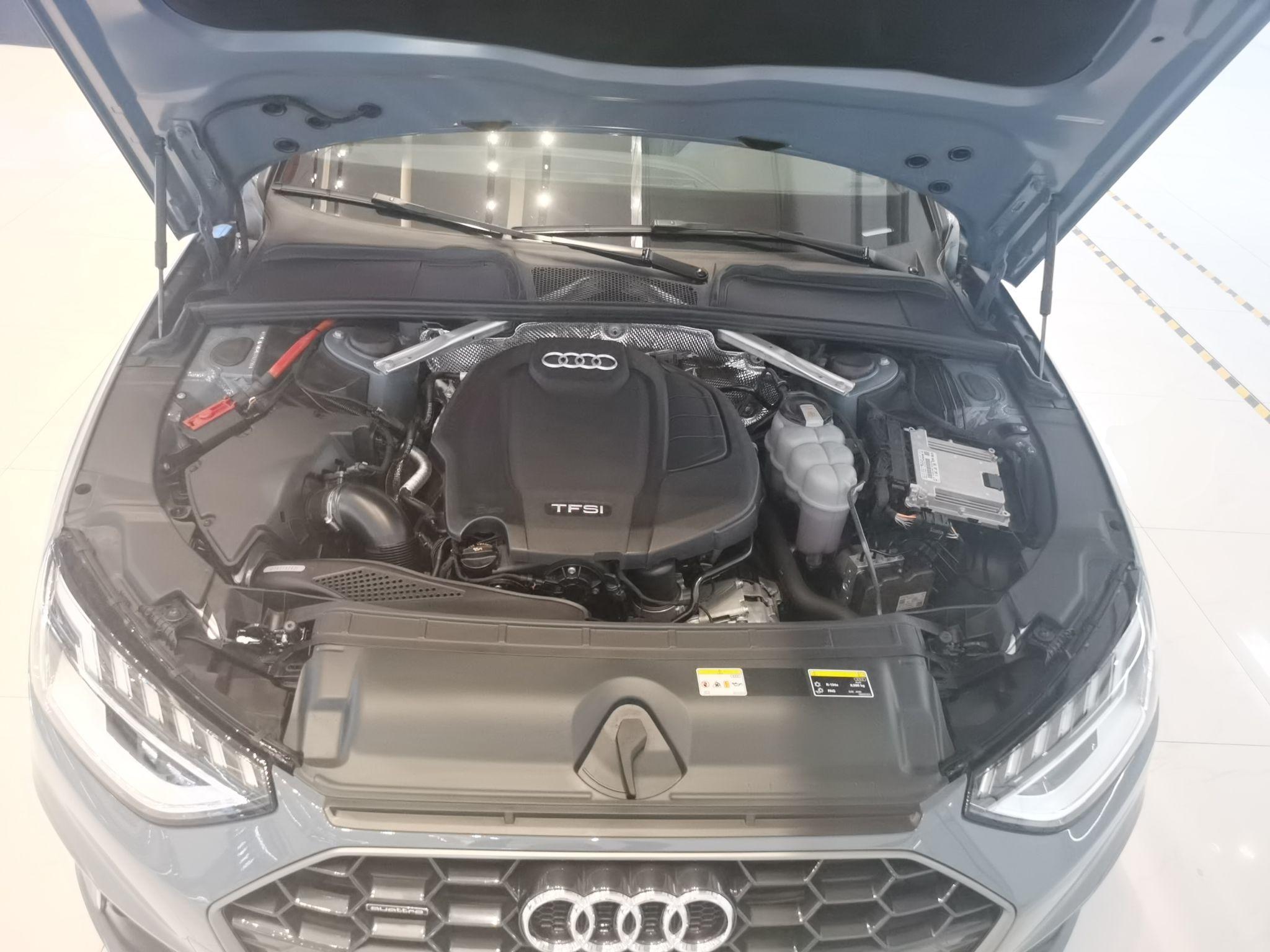 奥迪A4L 2022款 40 TFSI quattro RS套件燃速型