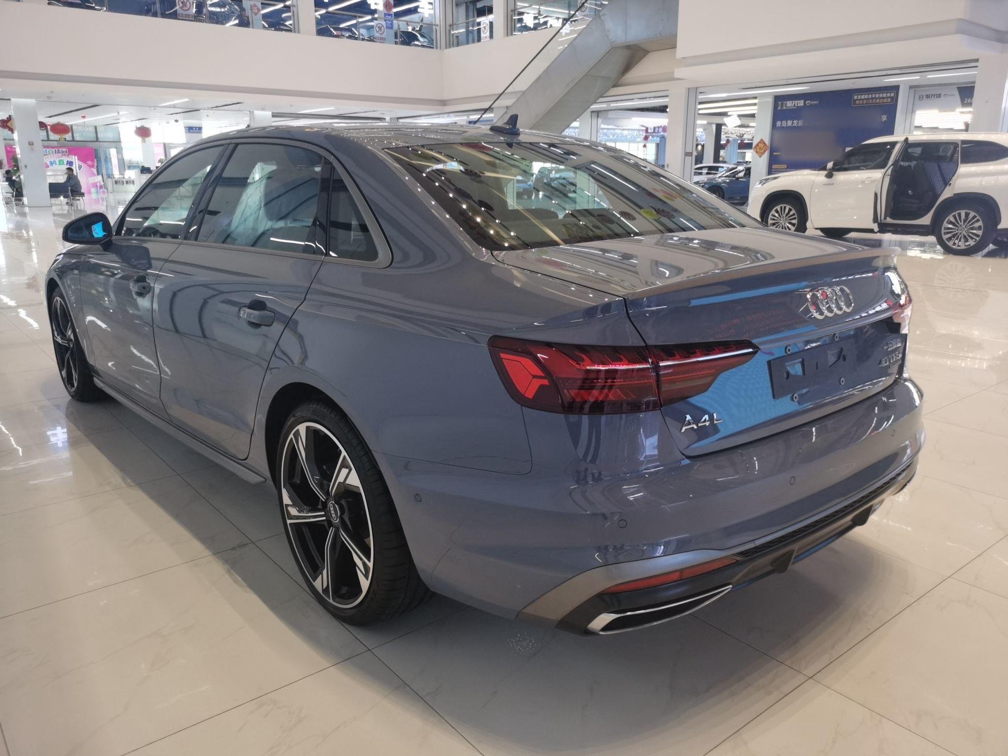 奥迪A4L 2022款 40 TFSI quattro RS套件燃速型