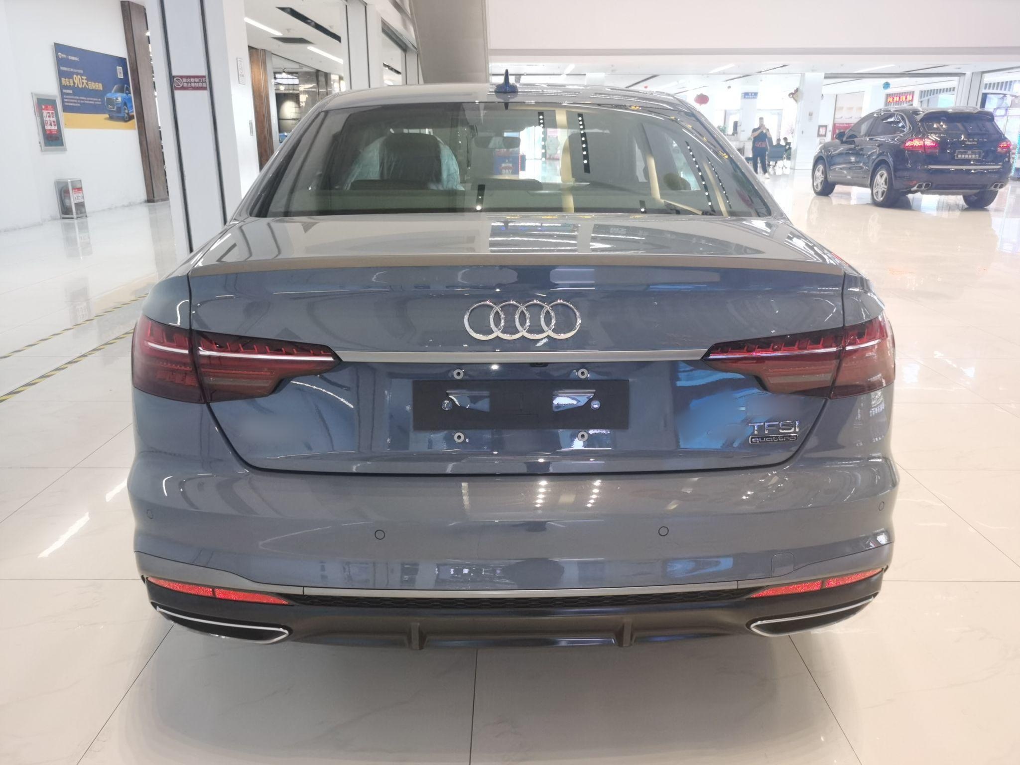 奥迪A4L 2022款 40 TFSI quattro RS套件燃速型