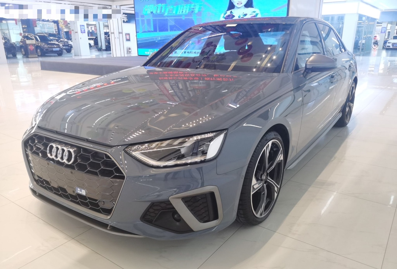 奥迪A4L 2022款 40 TFSI quattro RS套件燃速型