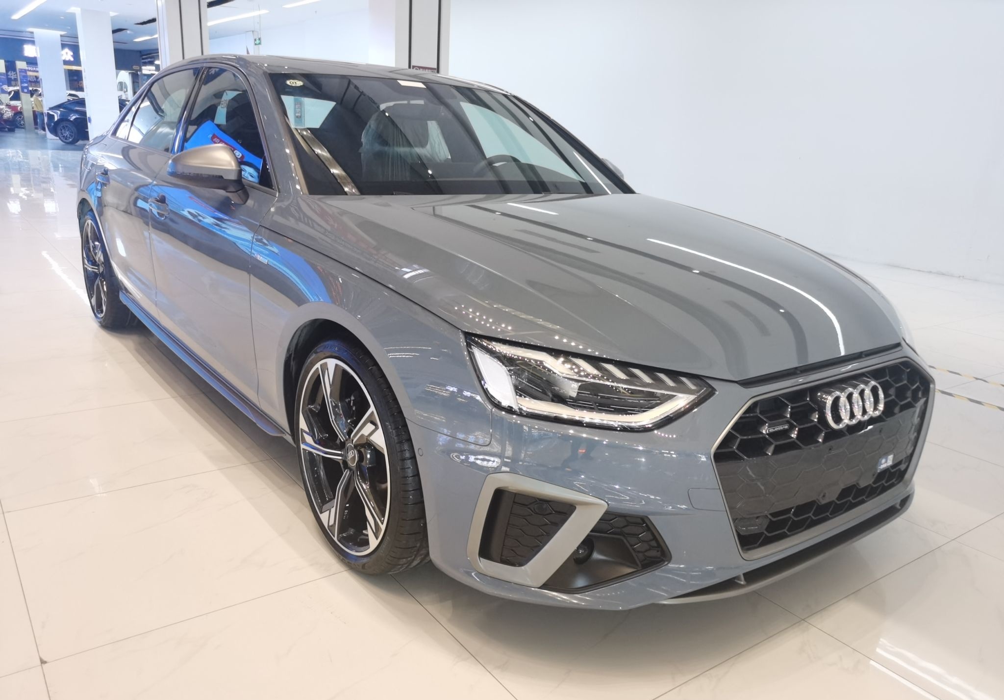 奥迪A4L 2022款 40 TFSI quattro RS套件燃速型