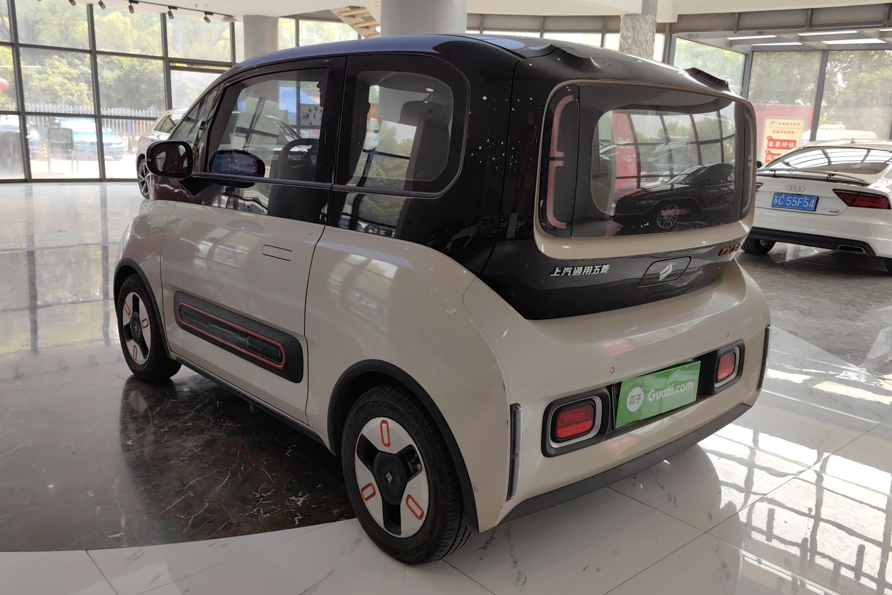 宝骏KiWi EV 2021款 设计师