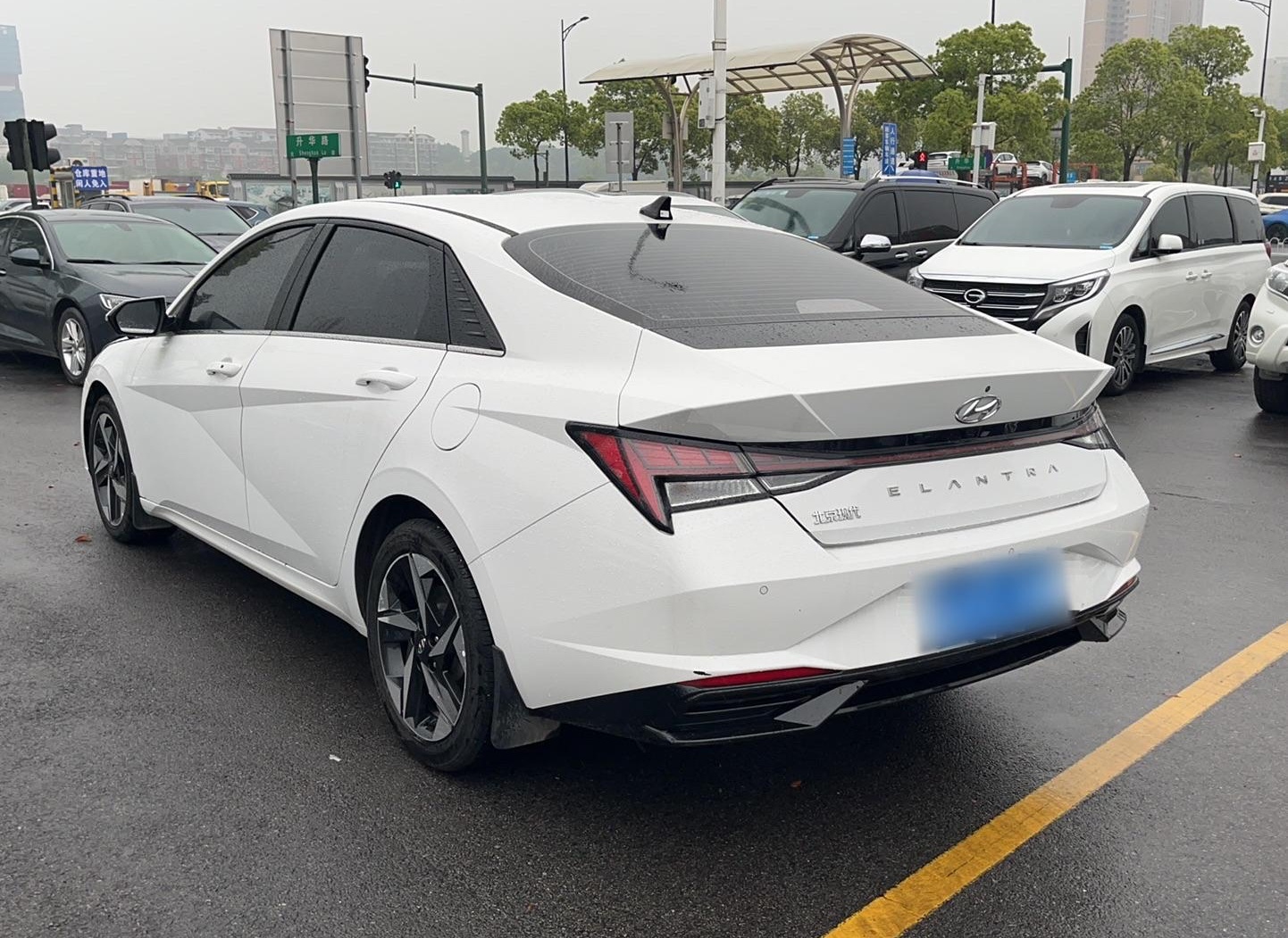 现代 伊兰特 2021款 1.5L LUX尊贵版