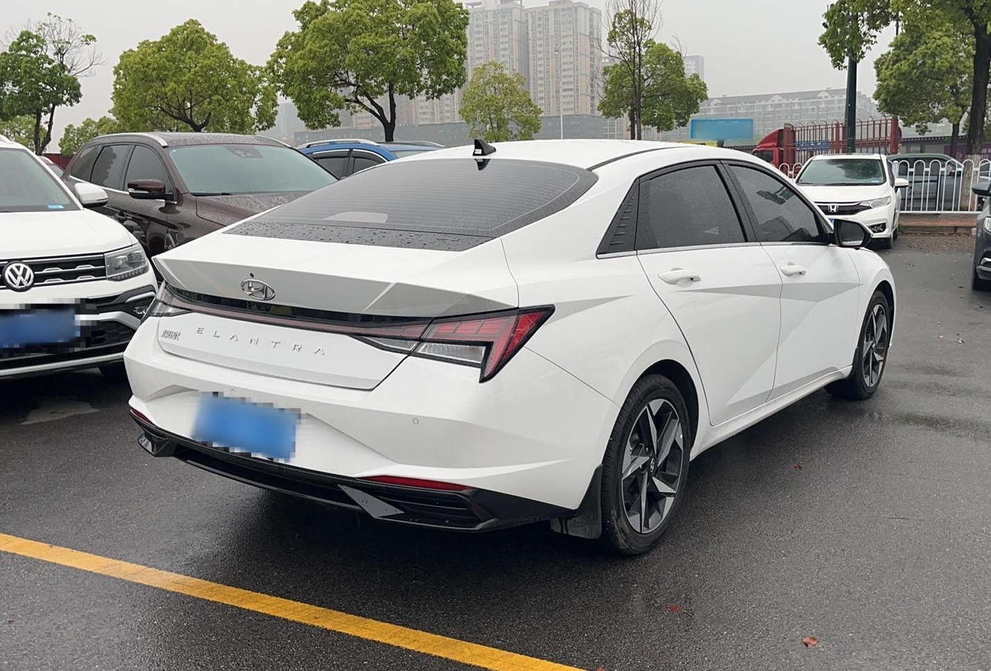 现代 伊兰特 2021款 1.5L LUX尊贵版