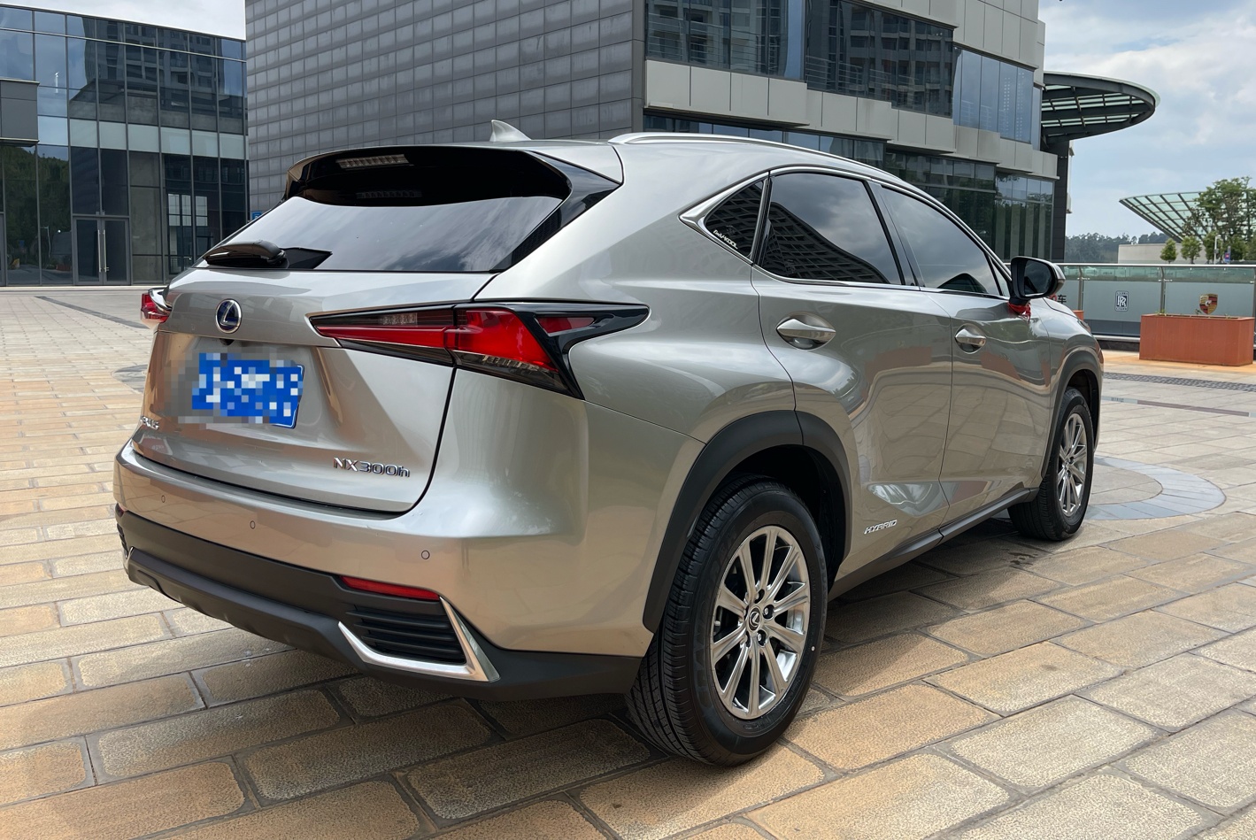 雷克萨斯NX 2020款 300h 前驱 锋尚版 国VI