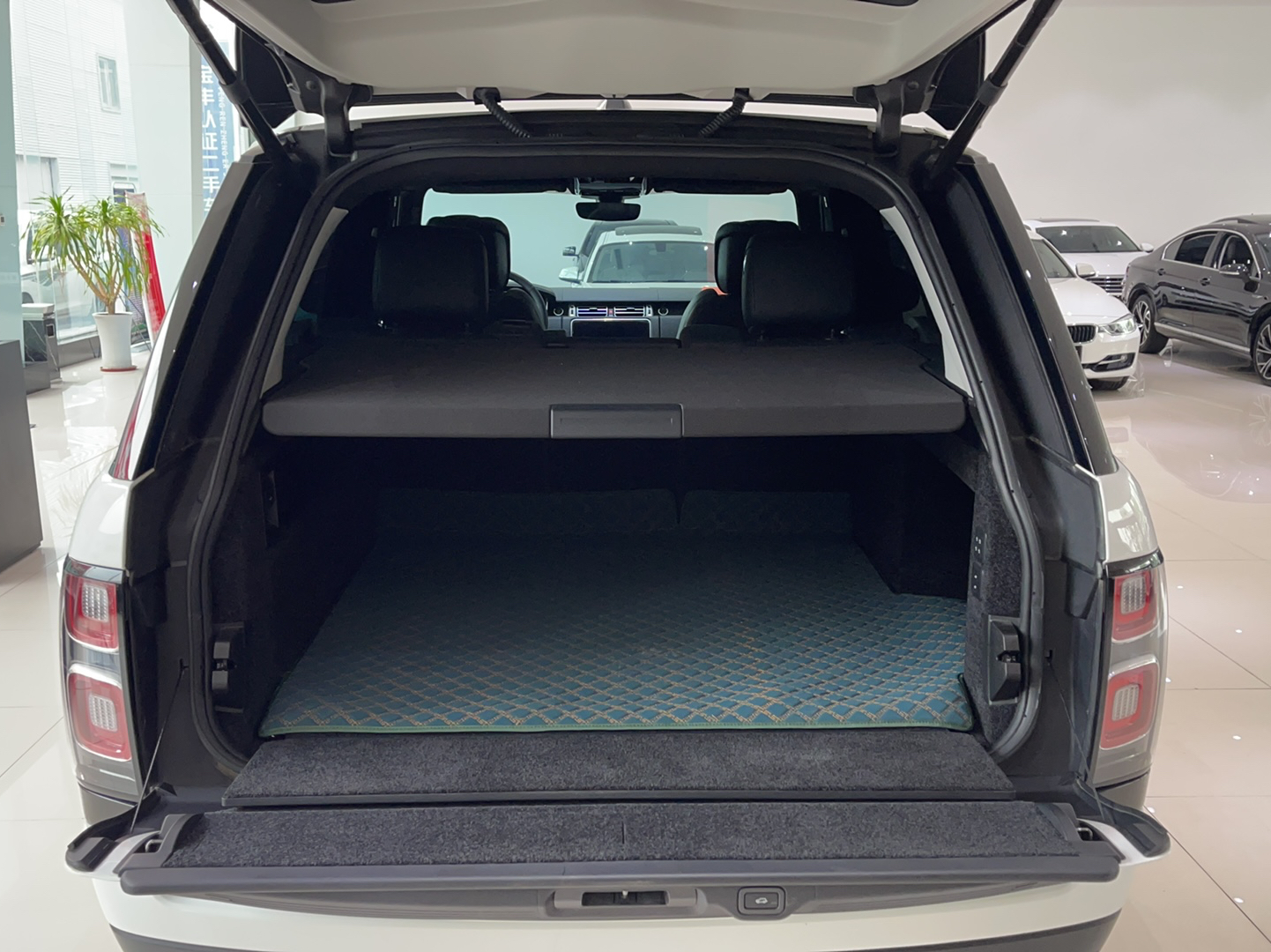 路虎 揽胜 2018款 3.0 V6 SC Vogue 传世版(进口)