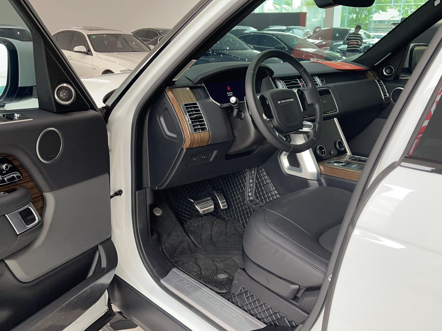 路虎 揽胜 2018款 3.0 V6 SC Vogue 传世版(进口)