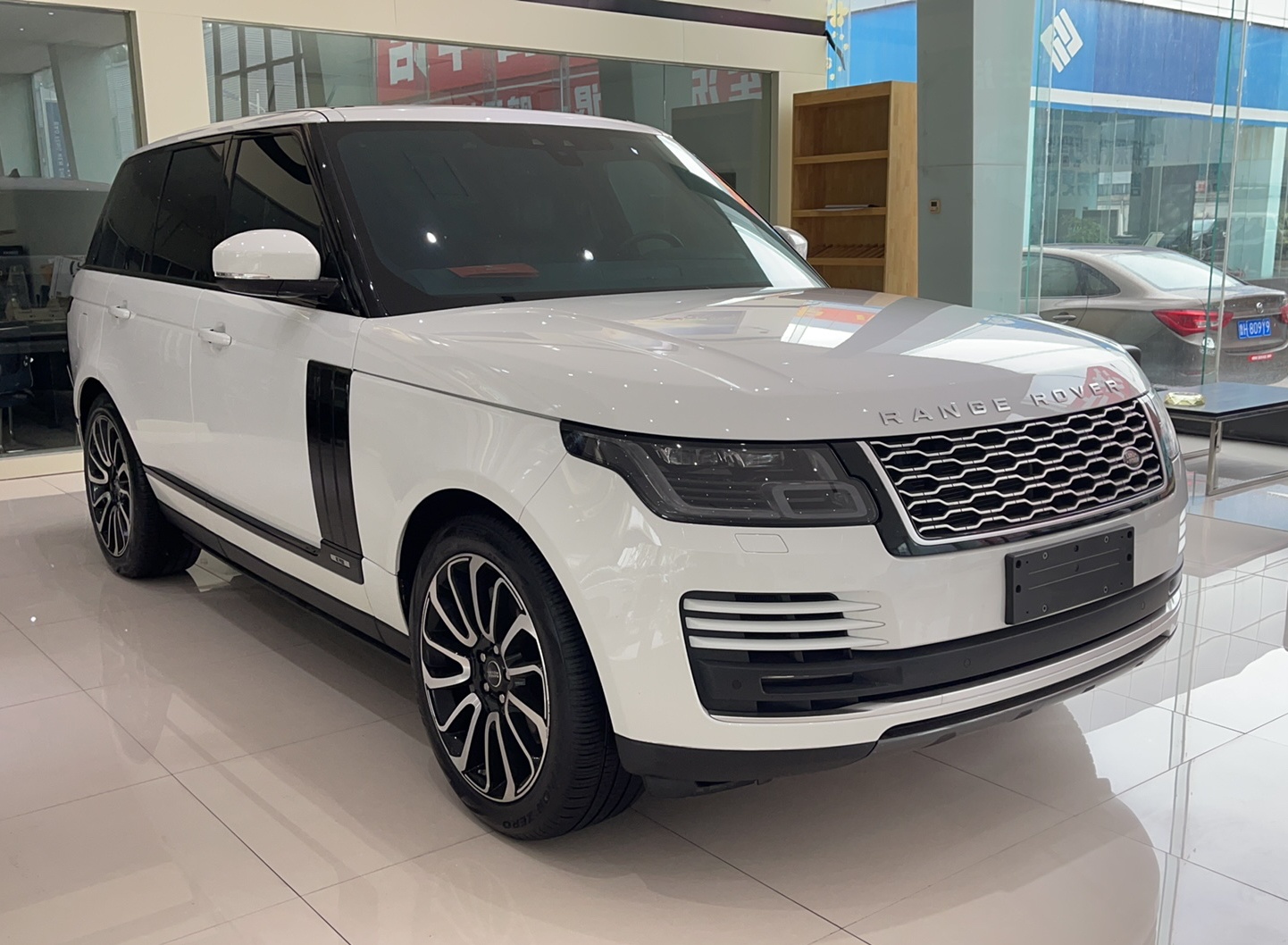 路虎 揽胜 2018款 3.0 V6 SC Vogue 传世版(进口)