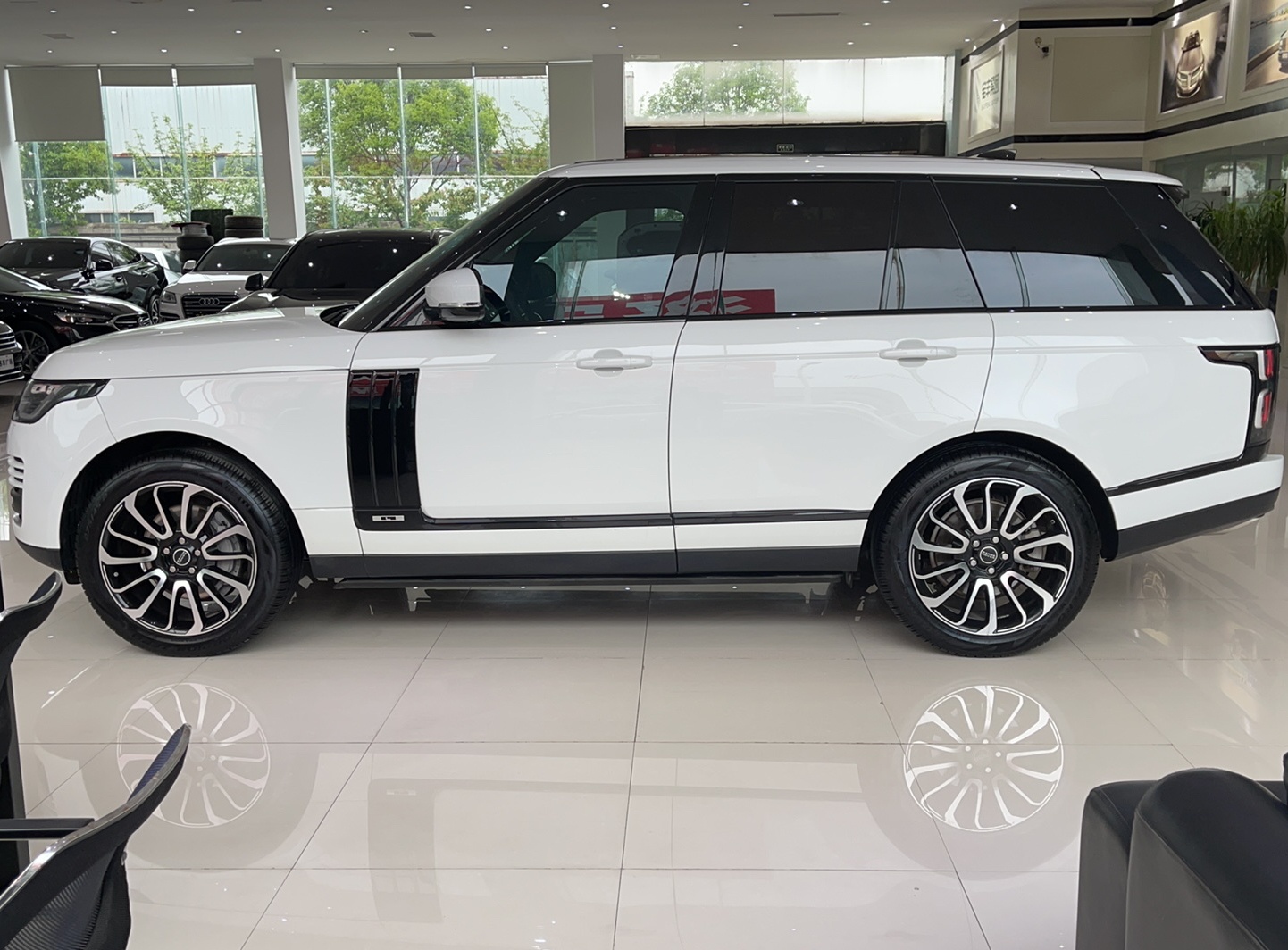 路虎 揽胜 2018款 3.0 V6 SC Vogue 传世版(进口)