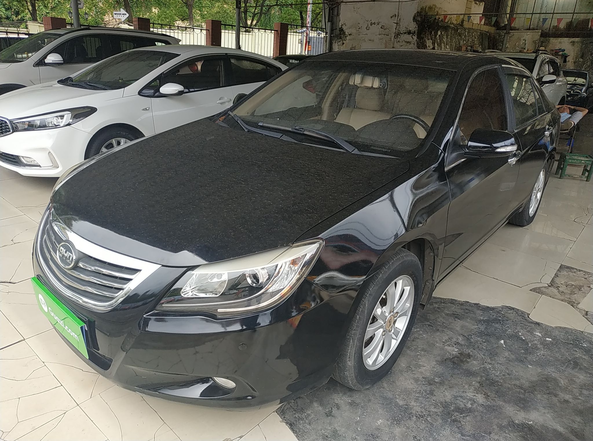 比亚迪G6 2013款 2.0L 手动尊贵型