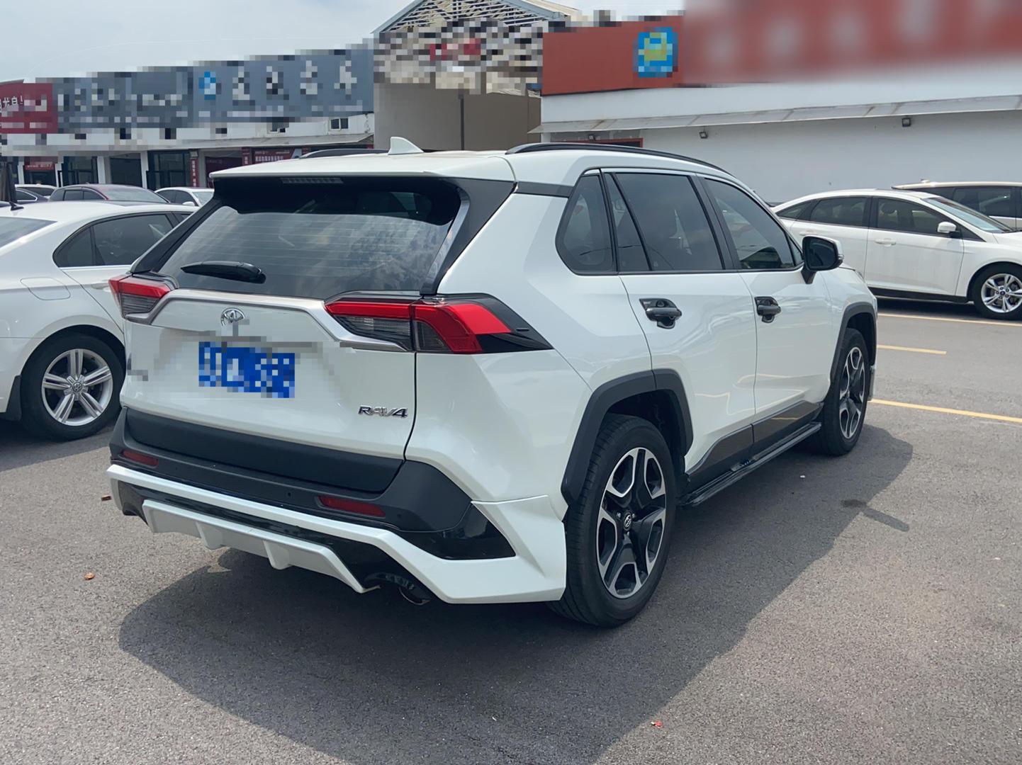 丰田 RAV4 2020款 2.0L CVT两驱尊贵版