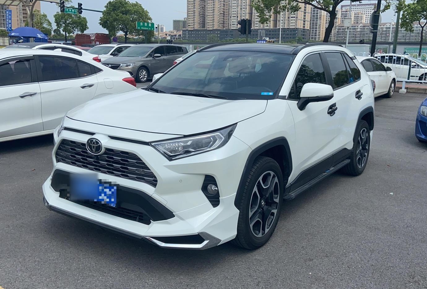 丰田 RAV4 2020款 2.0L CVT两驱尊贵版