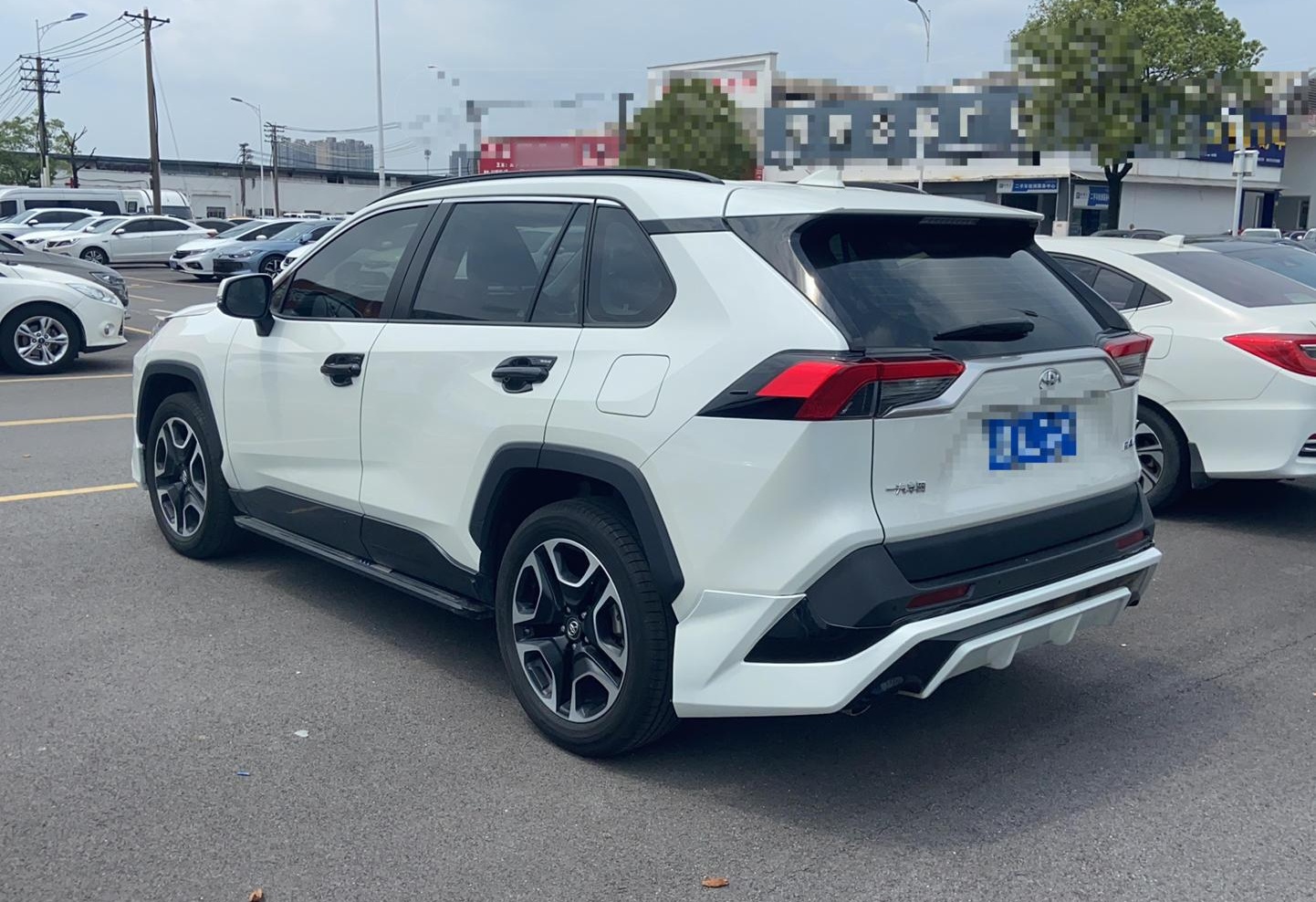 丰田 RAV4 2020款 2.0L CVT两驱尊贵版