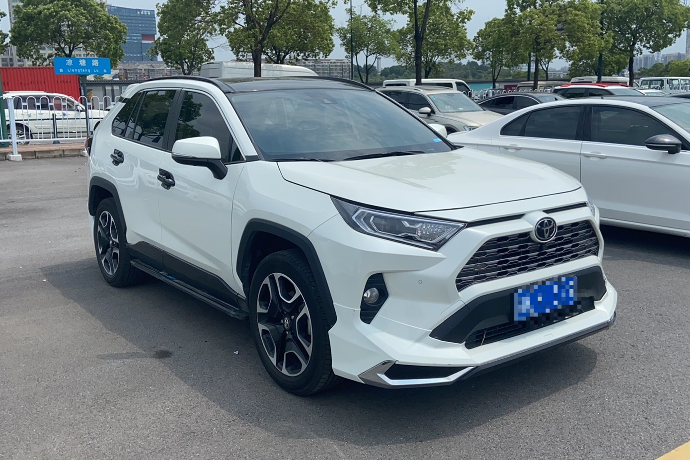 丰田 RAV4 2020款 2.0L CVT两驱尊贵版