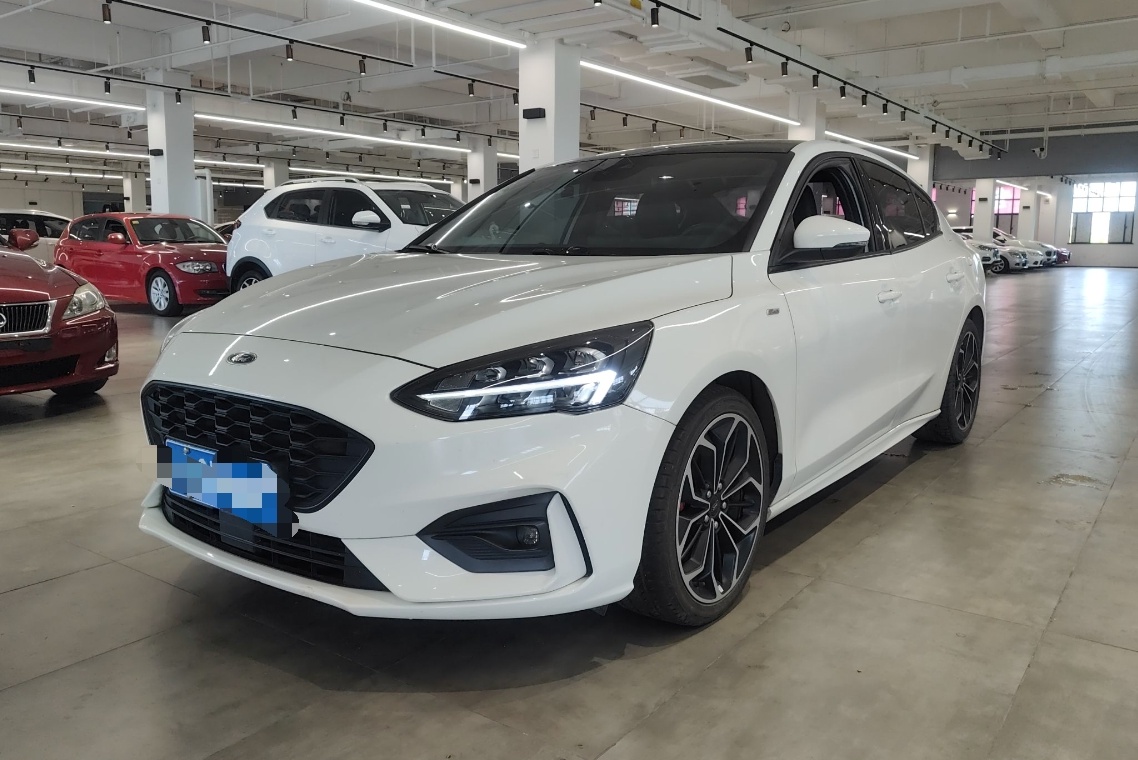 福特 福克斯 2019款 三厢 EcoBoost 180 自动ST Line