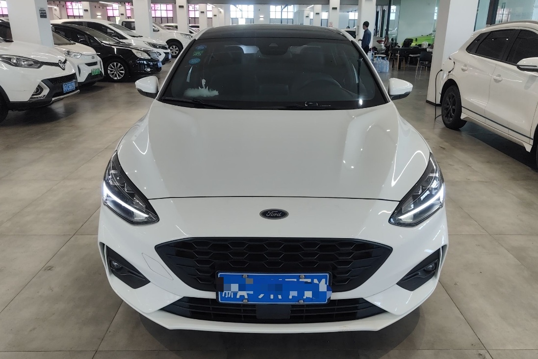 福特 福克斯 2019款 三厢 EcoBoost 180 自动ST Line