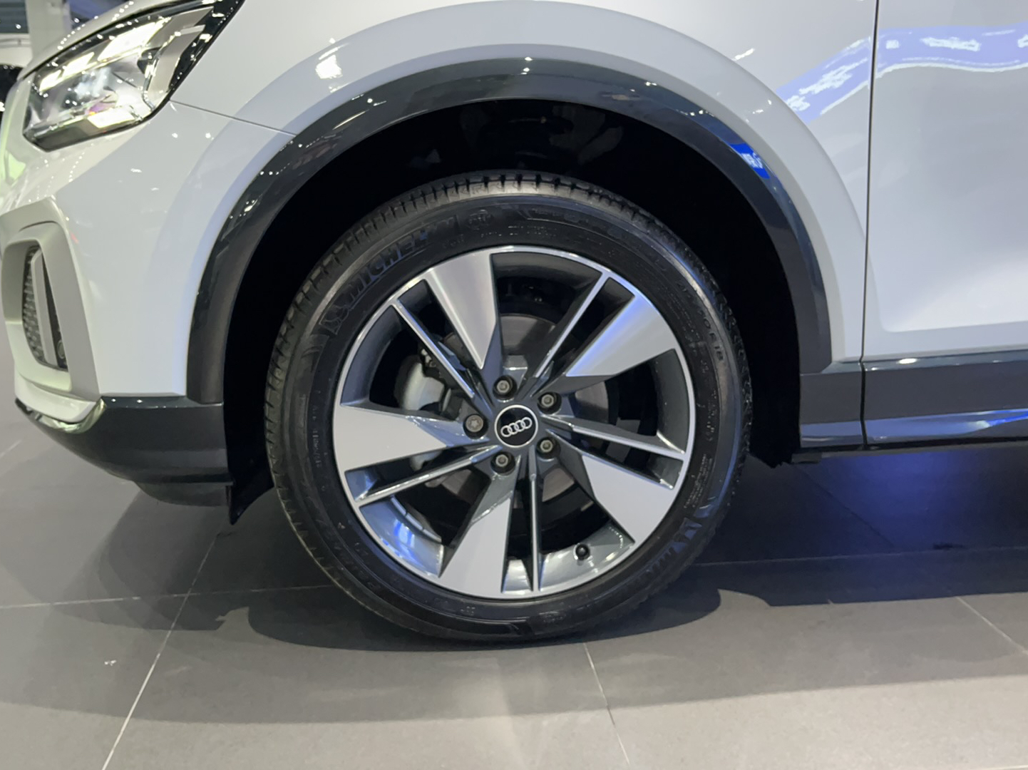 奥迪Q2L 2022款 35 TFSI 时尚致雅型