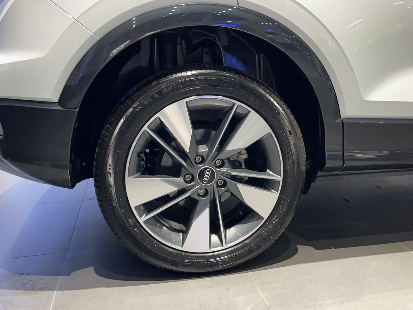 奥迪Q2L 2022款 35 TFSI 时尚致雅型