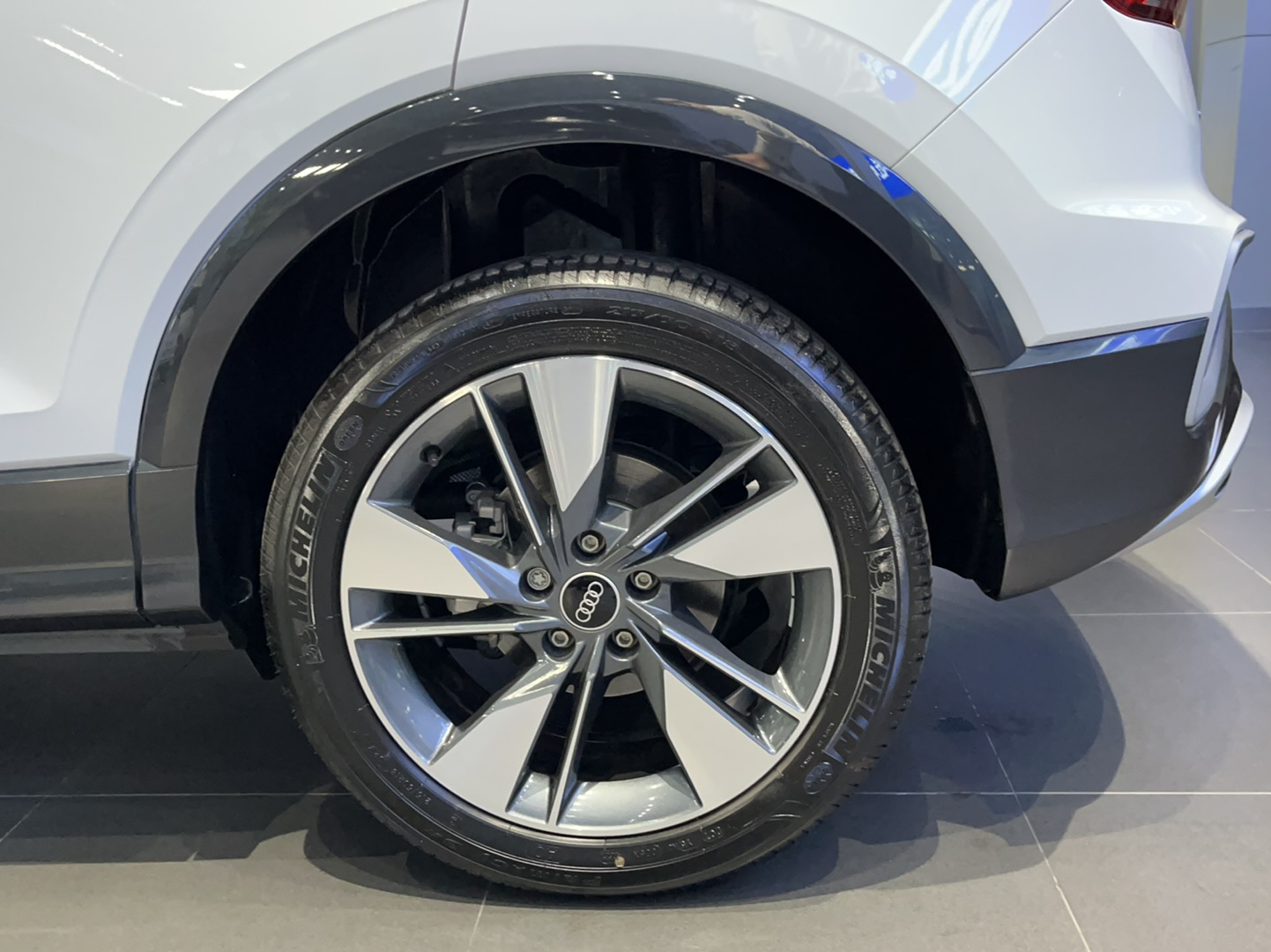 奥迪Q2L 2022款 35 TFSI 时尚致雅型