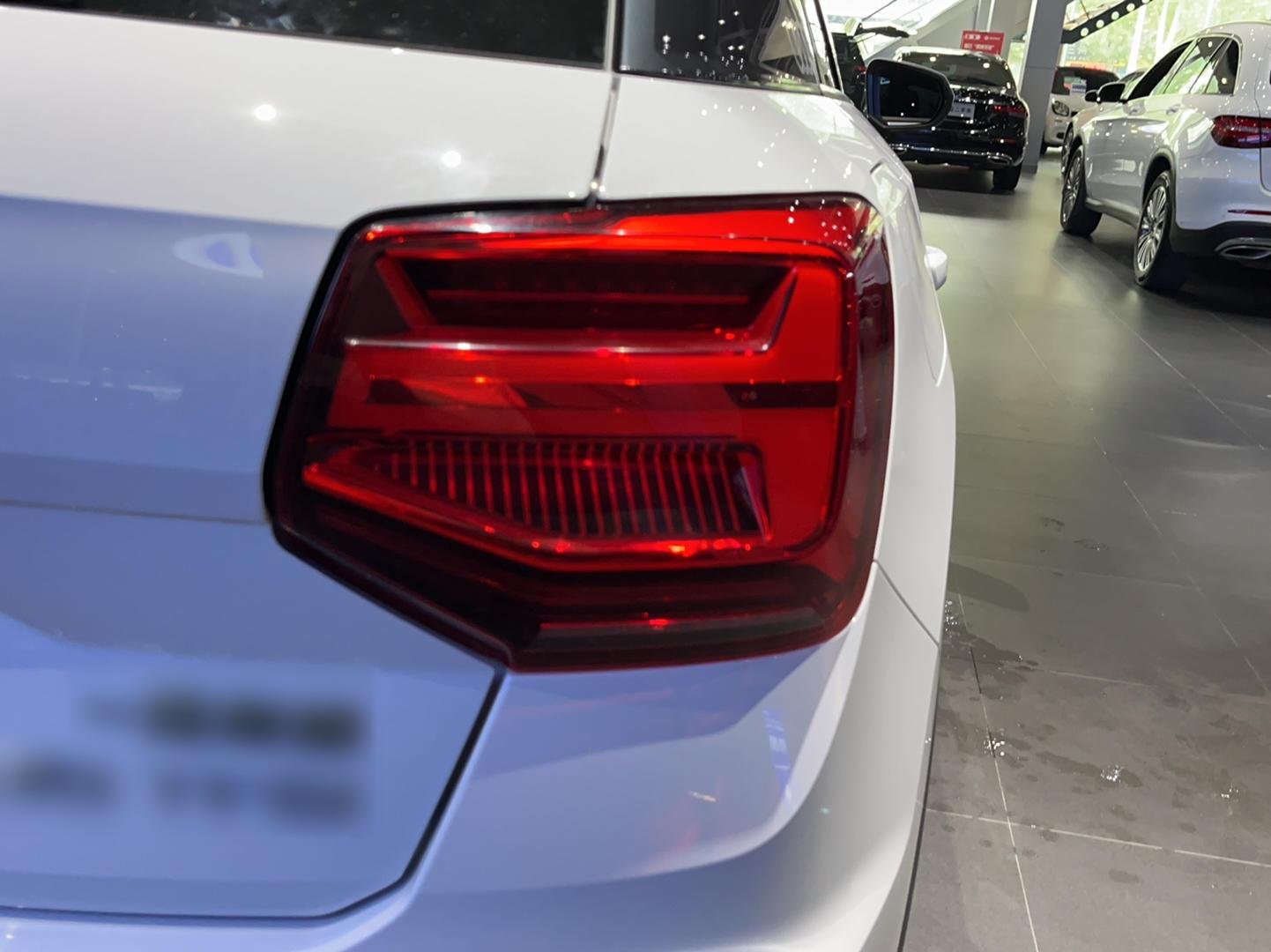 奥迪Q2L 2022款 35 TFSI 时尚致雅型