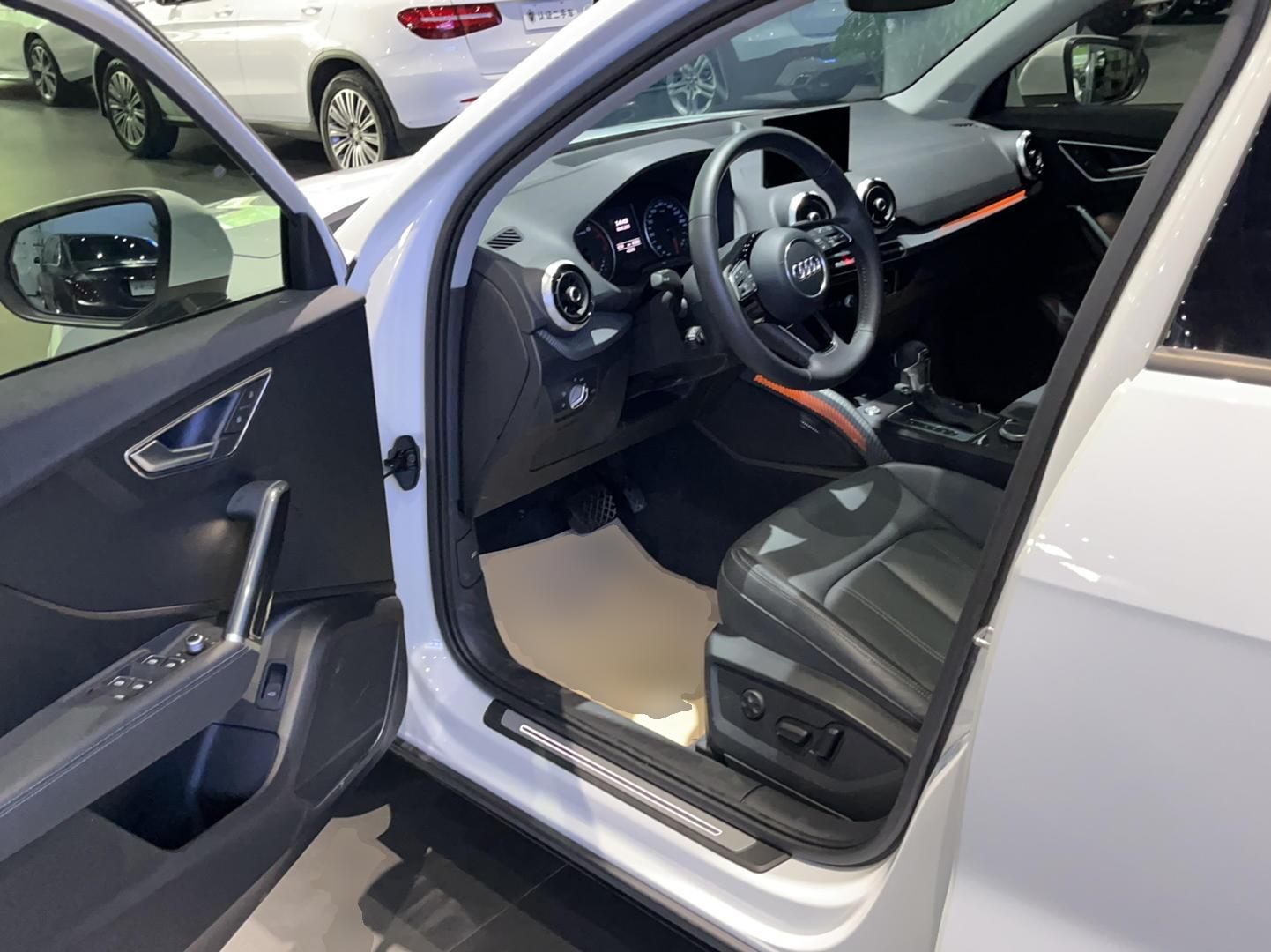 奥迪Q2L 2022款 35 TFSI 时尚致雅型